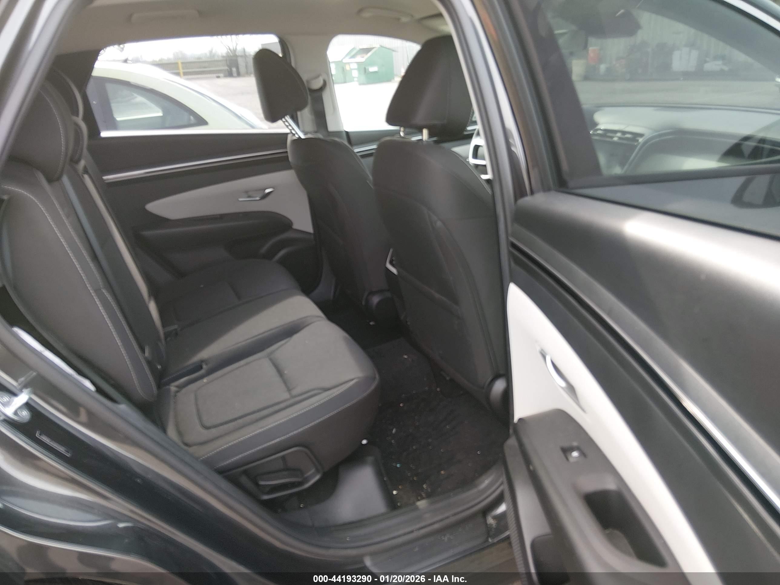 HYUNDAI TUCSON image 8