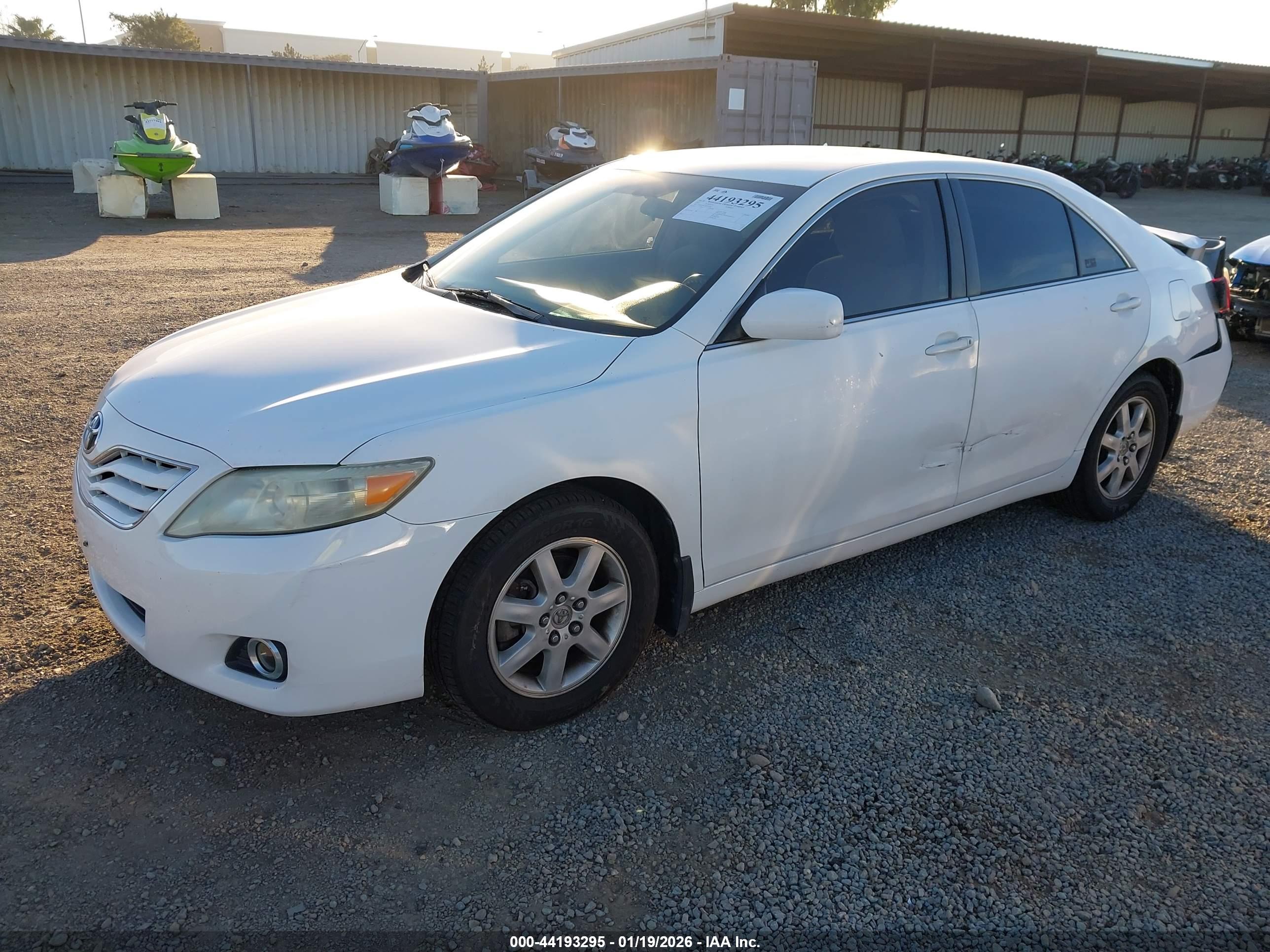 TOYOTA CAMRY image 2