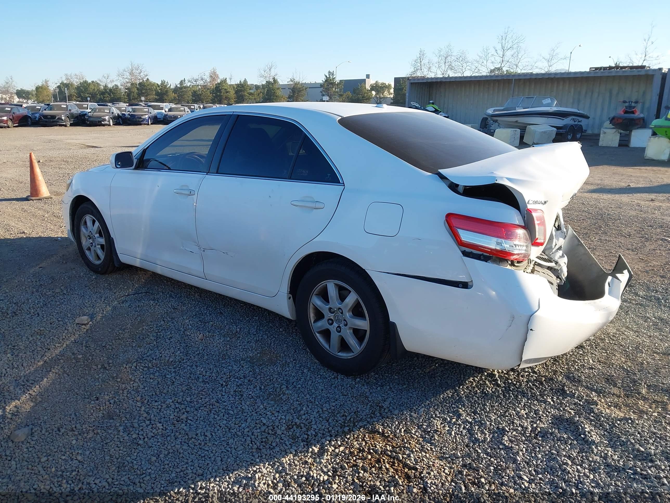 TOYOTA CAMRY image 3