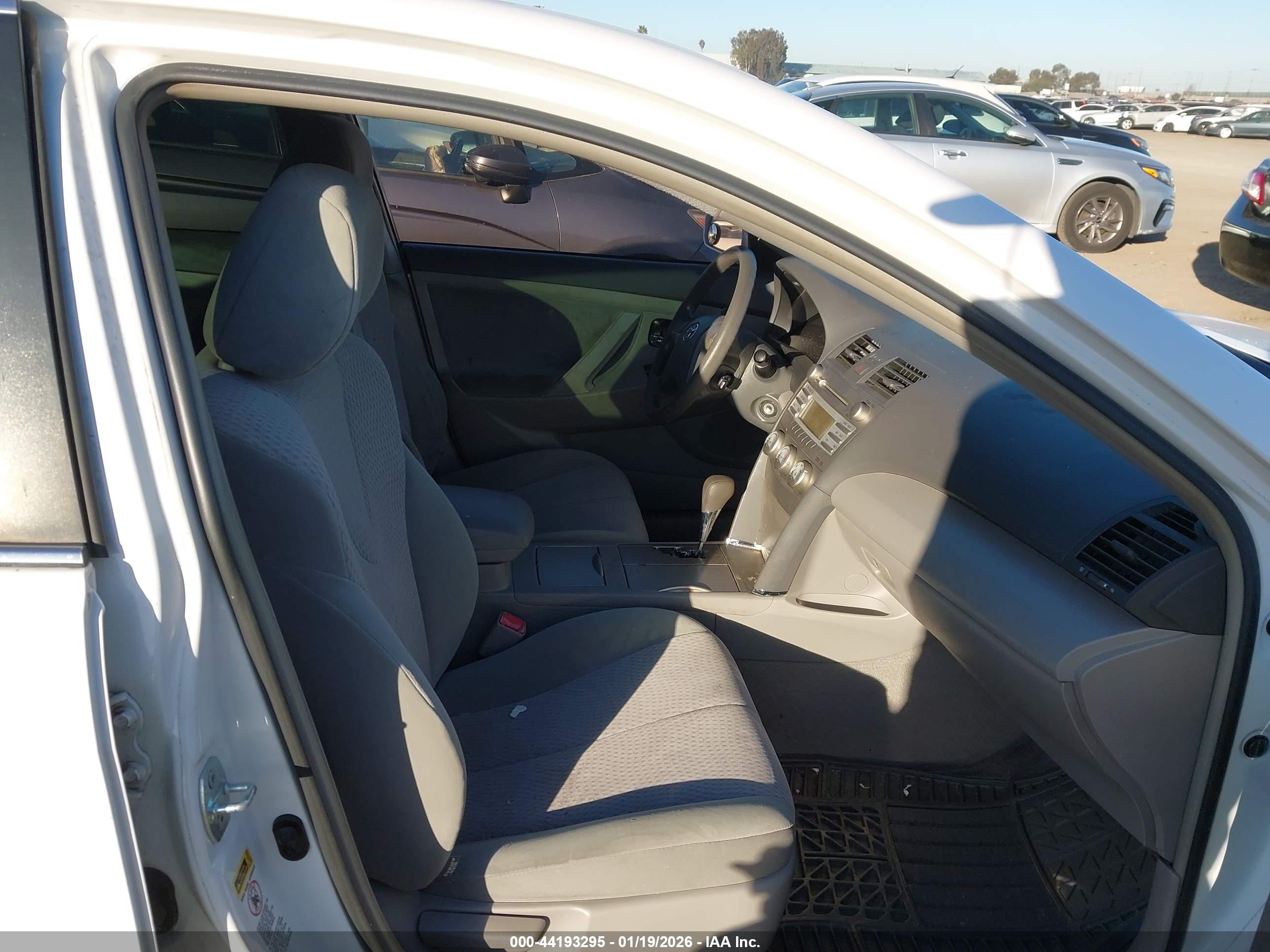 TOYOTA CAMRY image 5