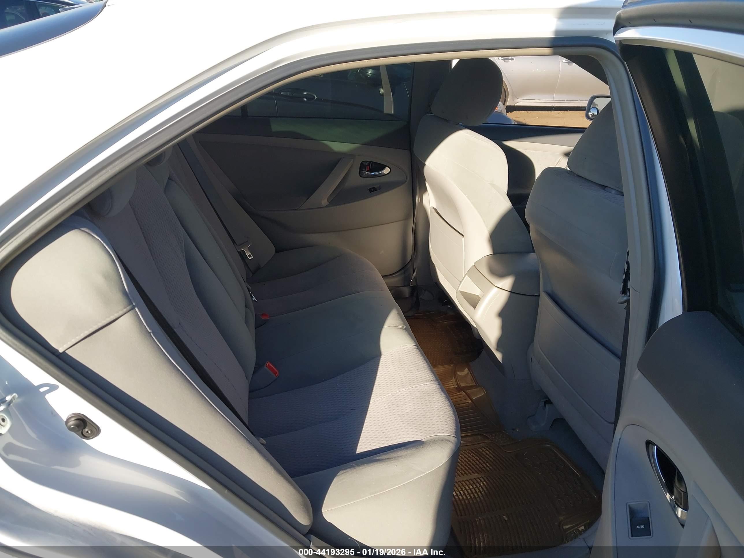 TOYOTA CAMRY image 8