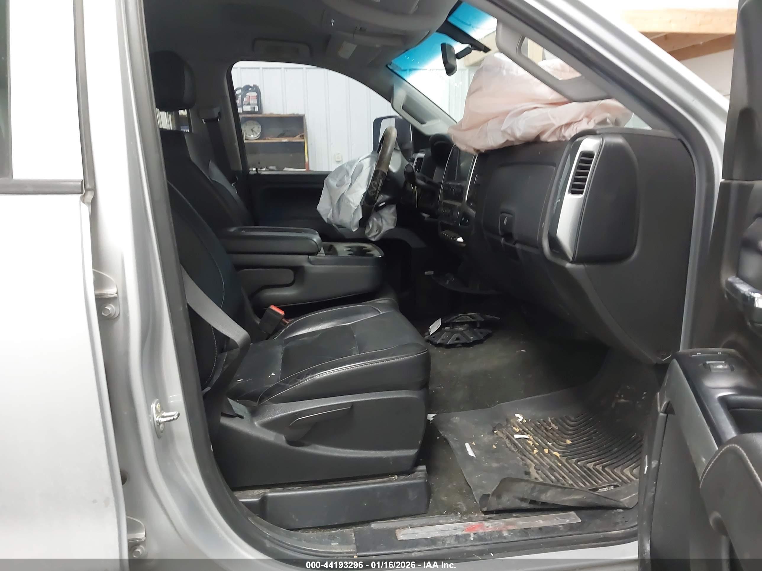 CHEVROLET SILVERADO image 5