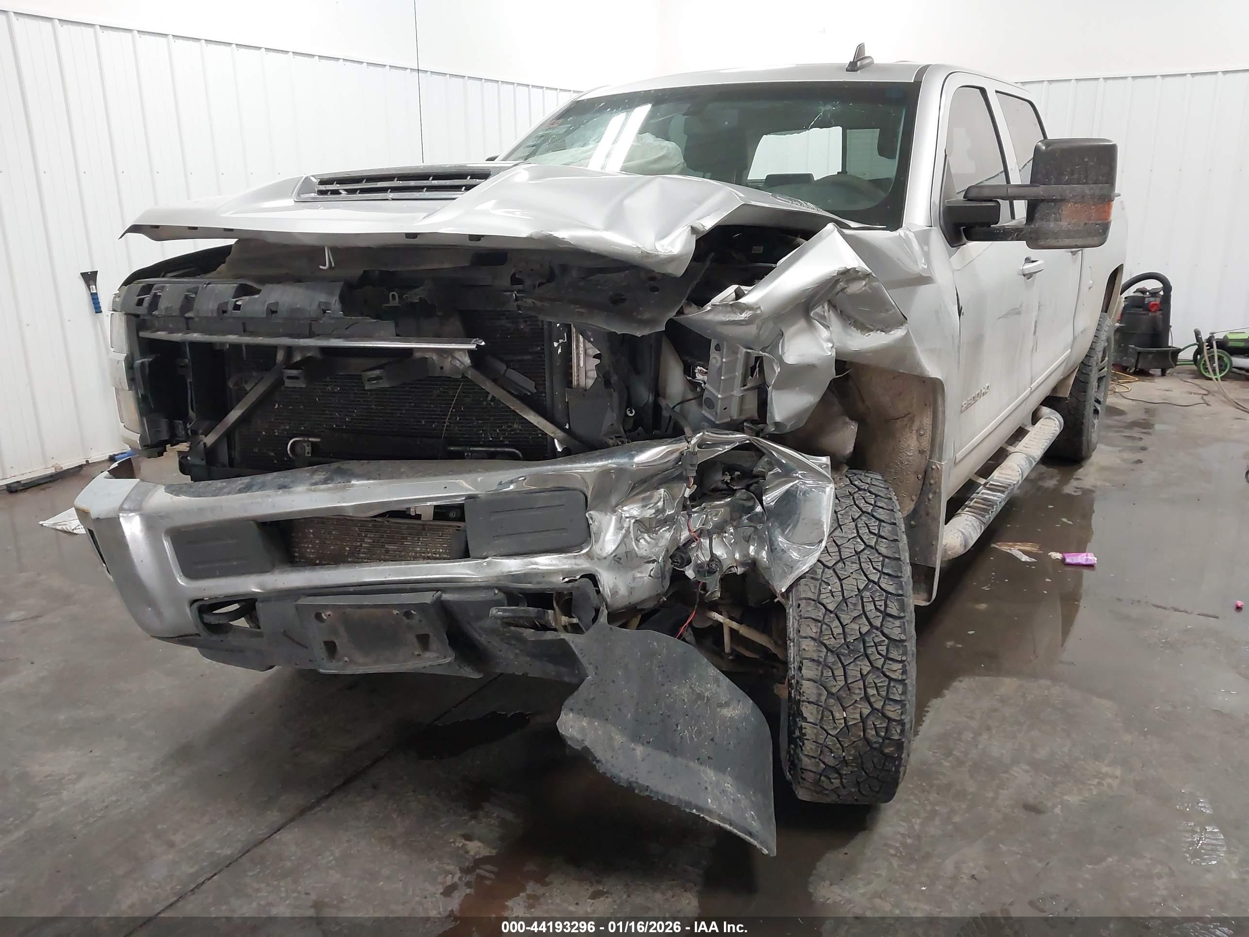 CHEVROLET SILVERADO image 6