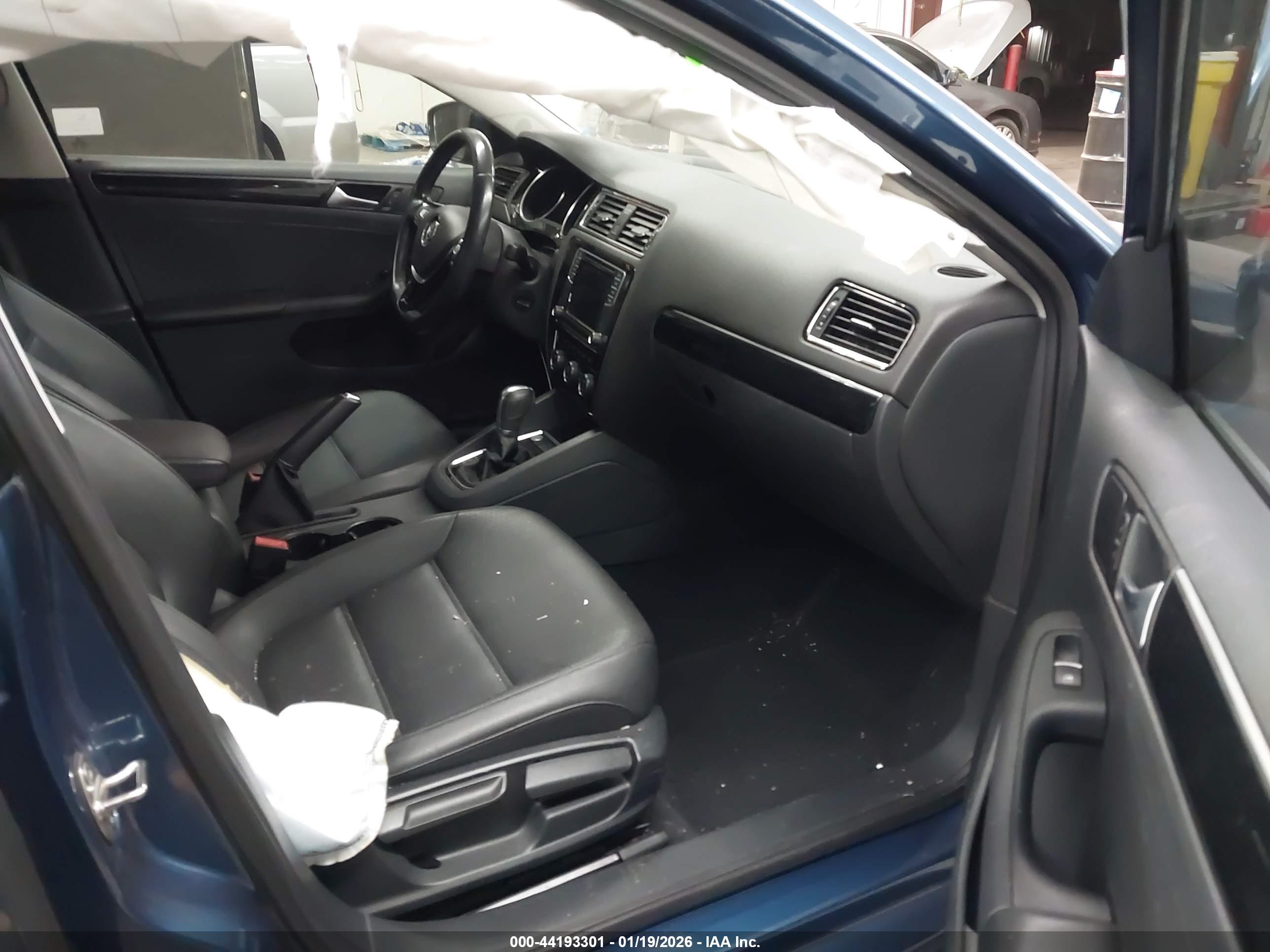 VOLKSWAGEN JETTA image 5