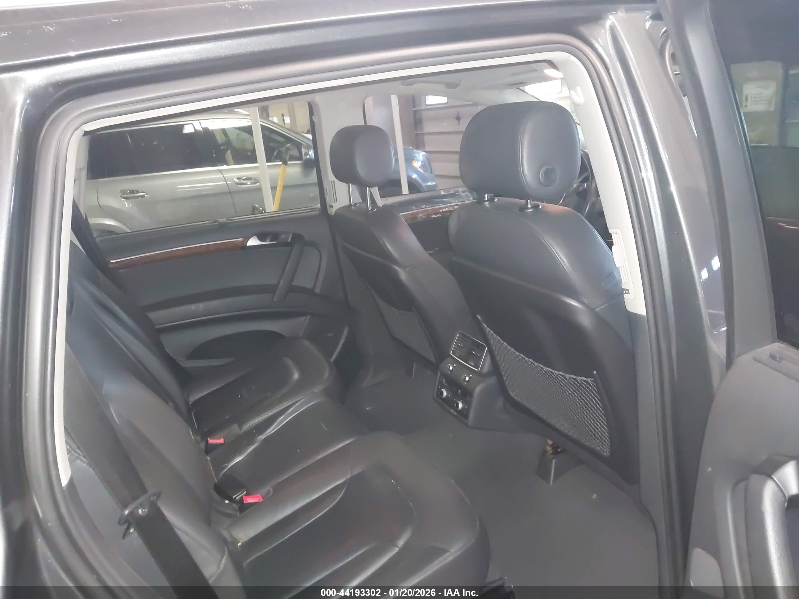 AUDI Q7 image 8