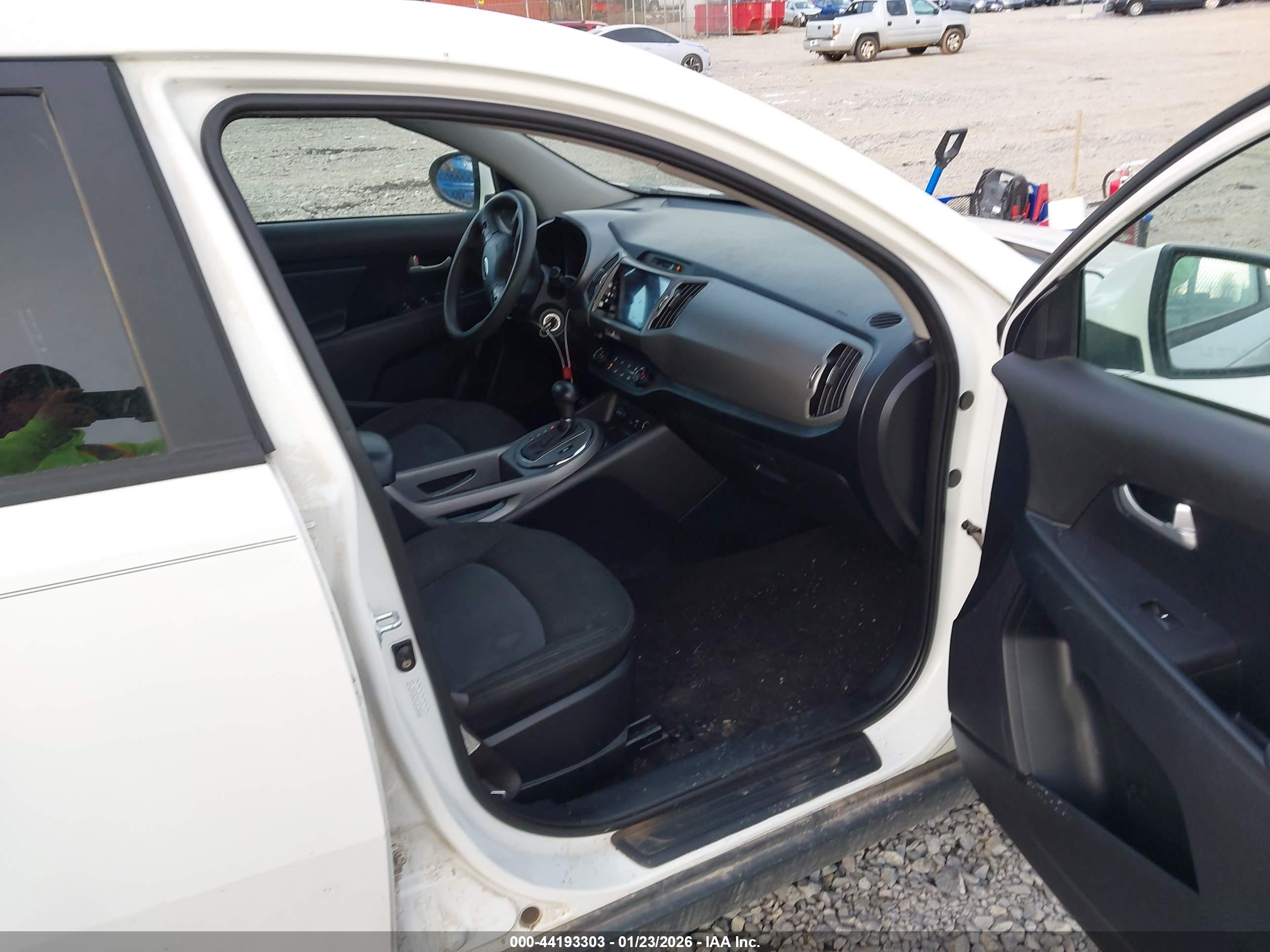 KIA SPORTAGE image 5