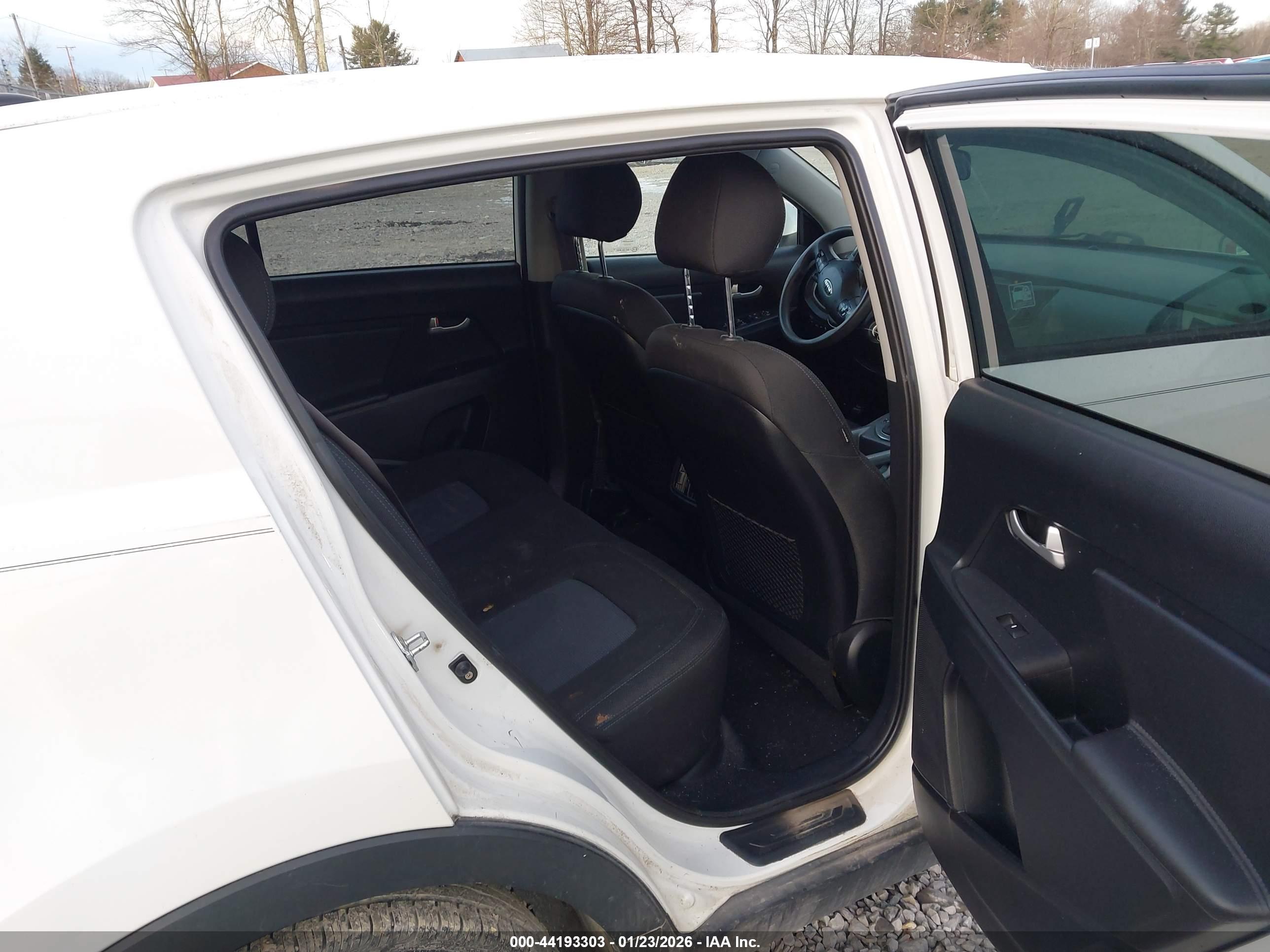 KIA SPORTAGE image 8