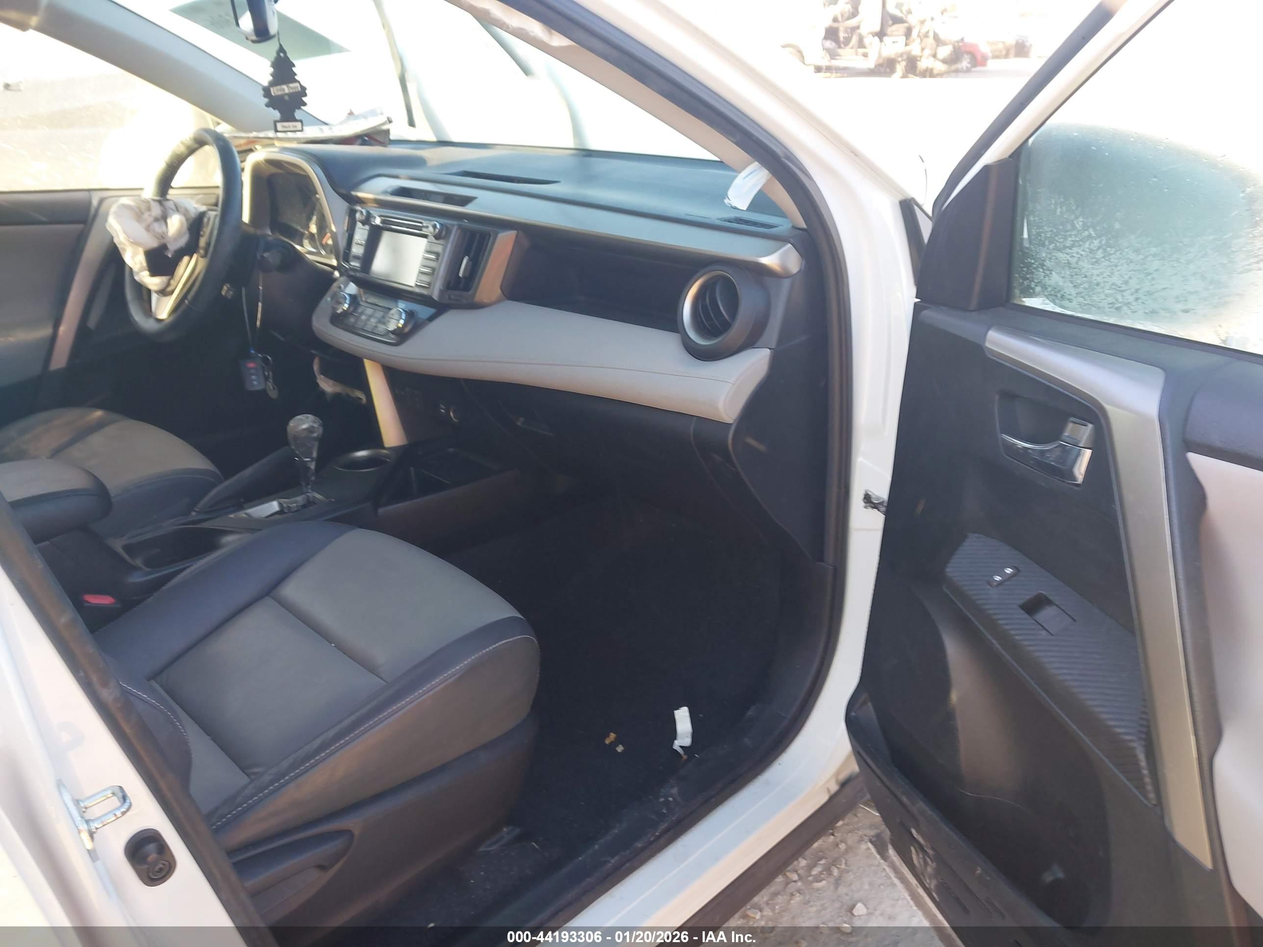 TOYOTA RAV4 image 5