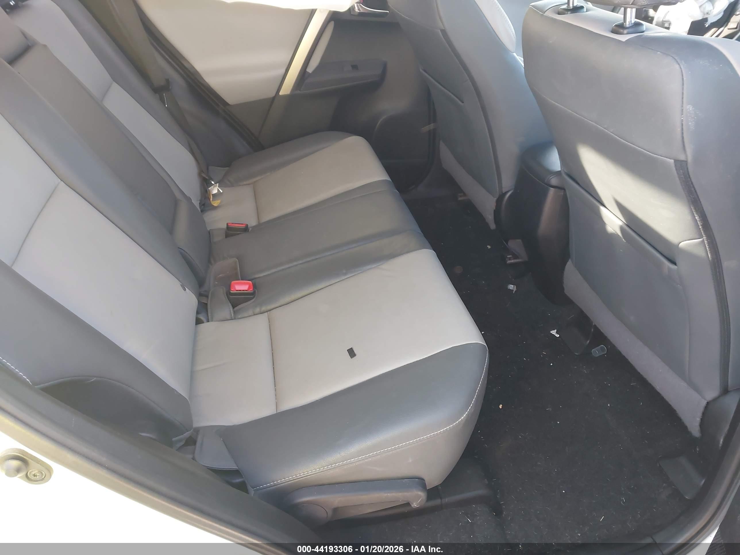 TOYOTA RAV4 image 8