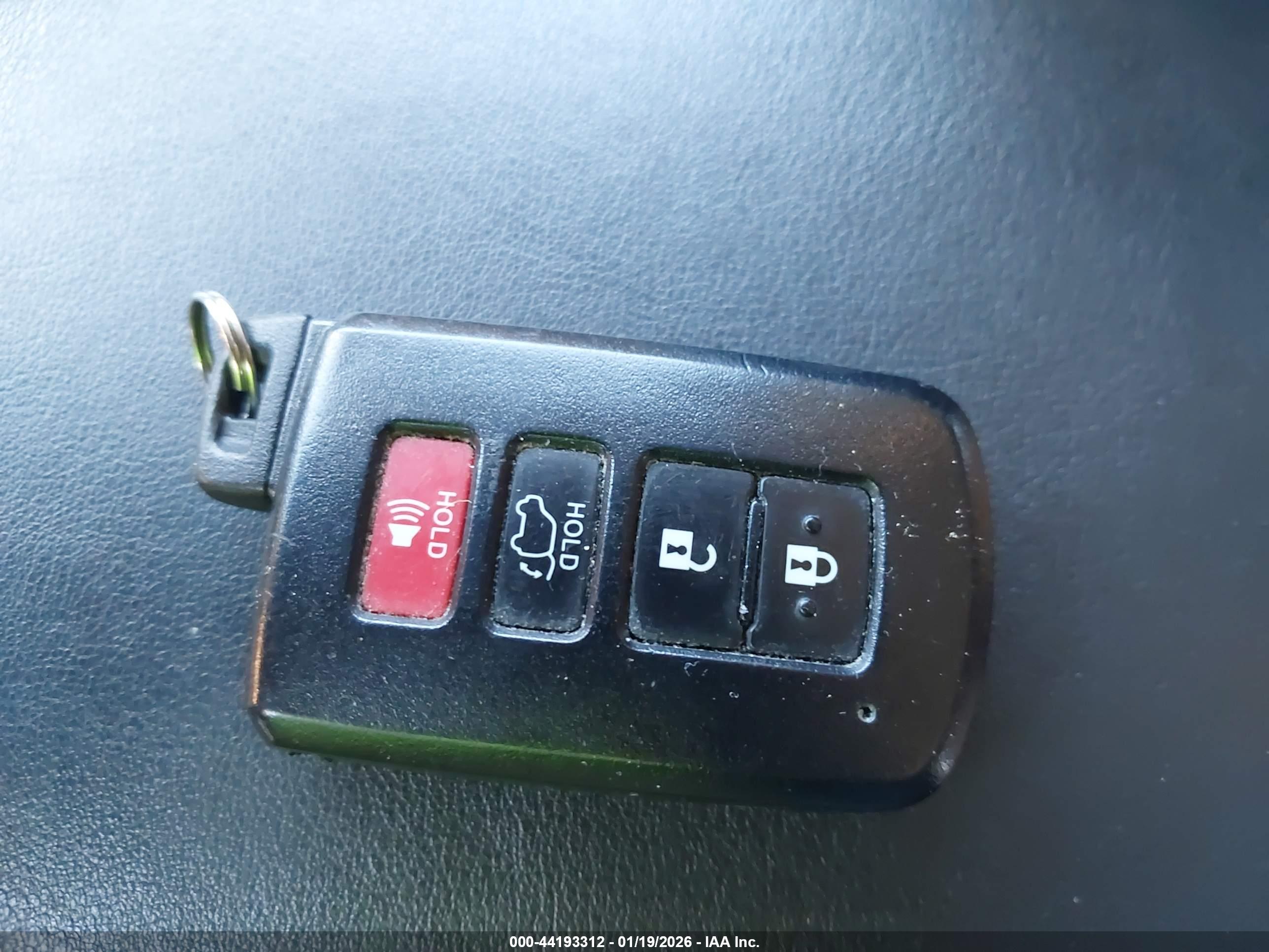 TOYOTA RAV4 image 11