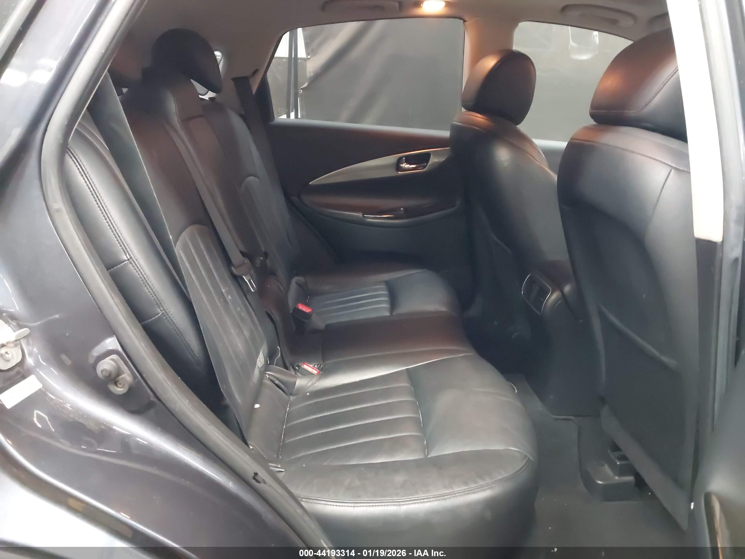 INFINITI EX35 image 8