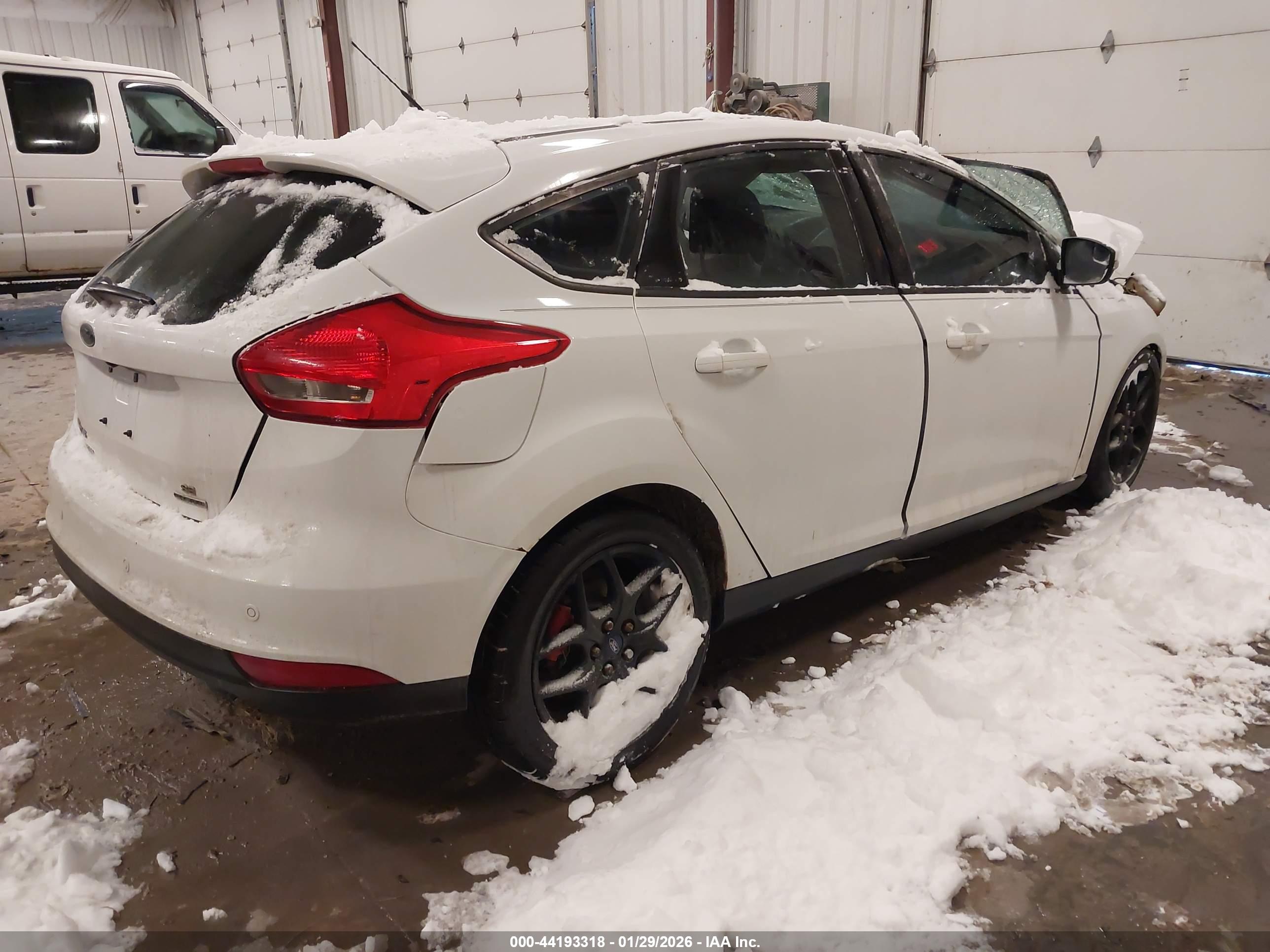 FORD FOCUS image 4