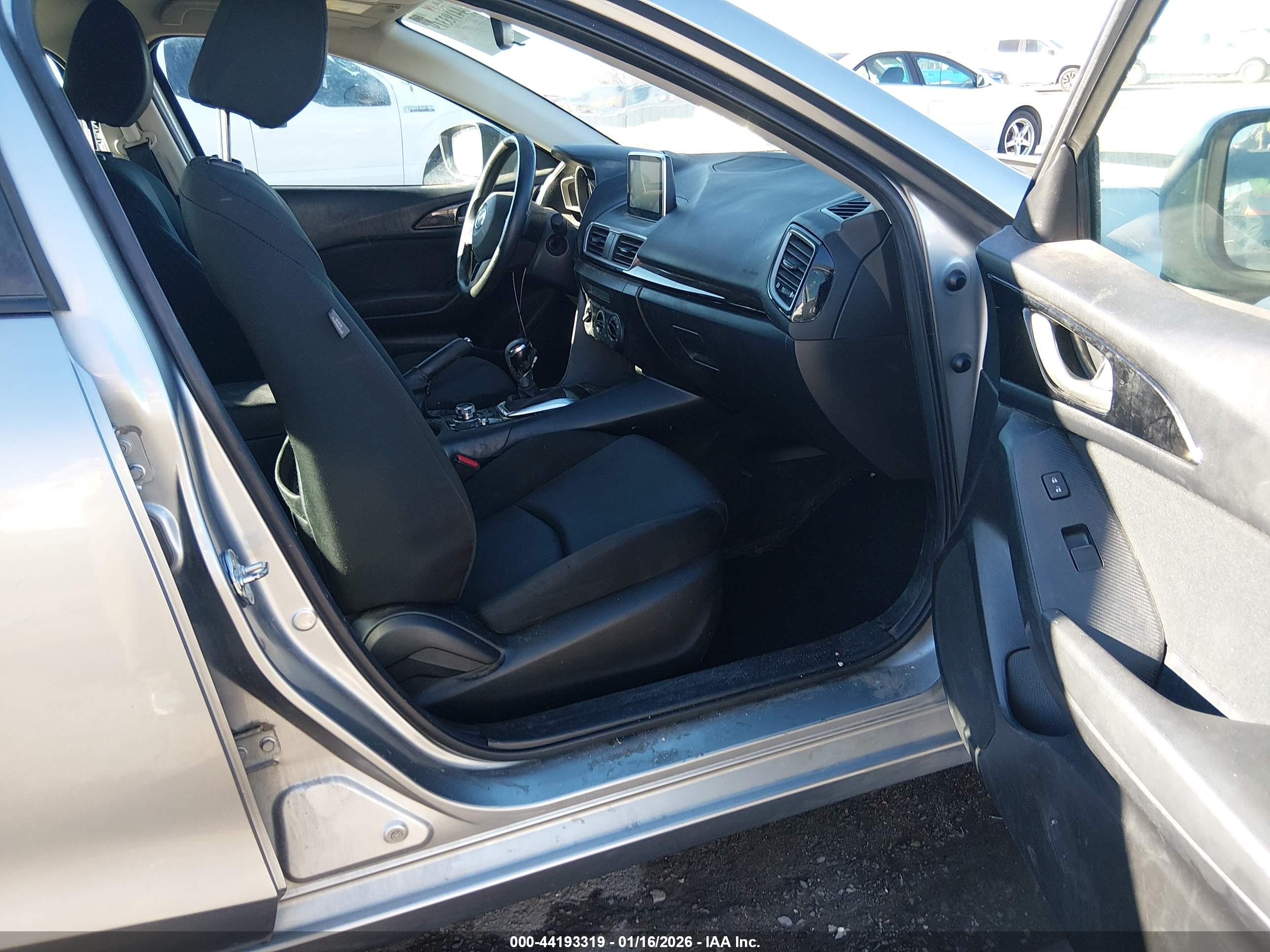 MAZDA MAZDA3 image 5