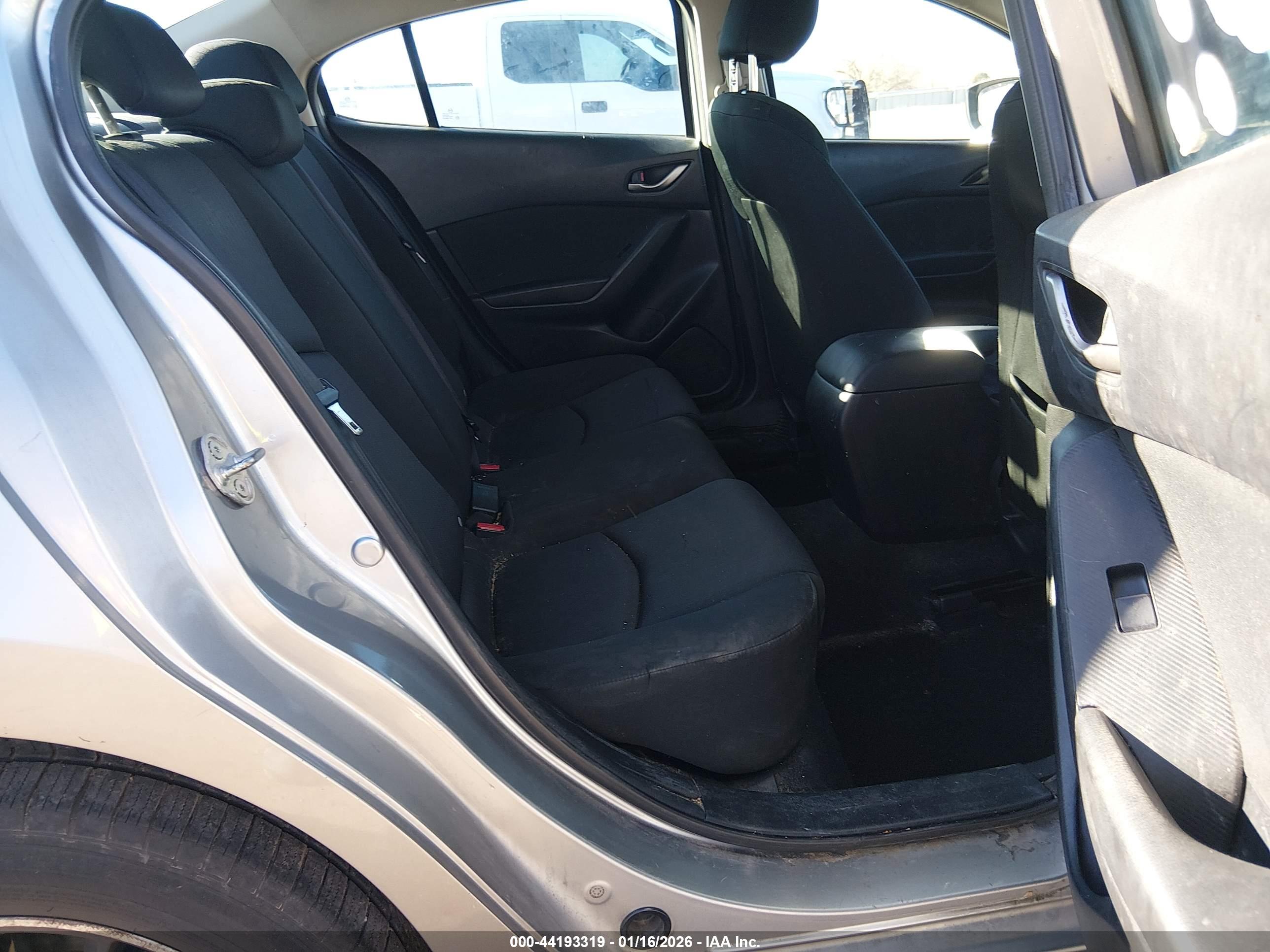 MAZDA MAZDA3 image 8