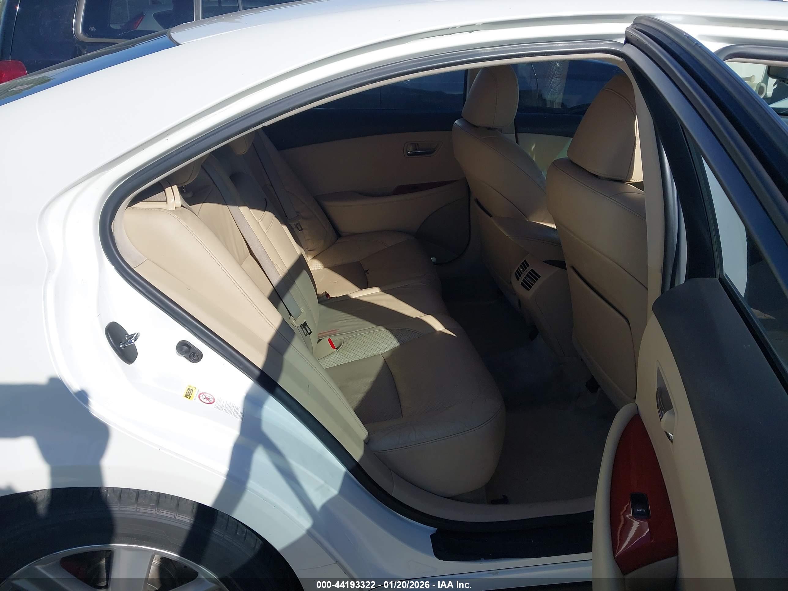 LEXUS ES image 8