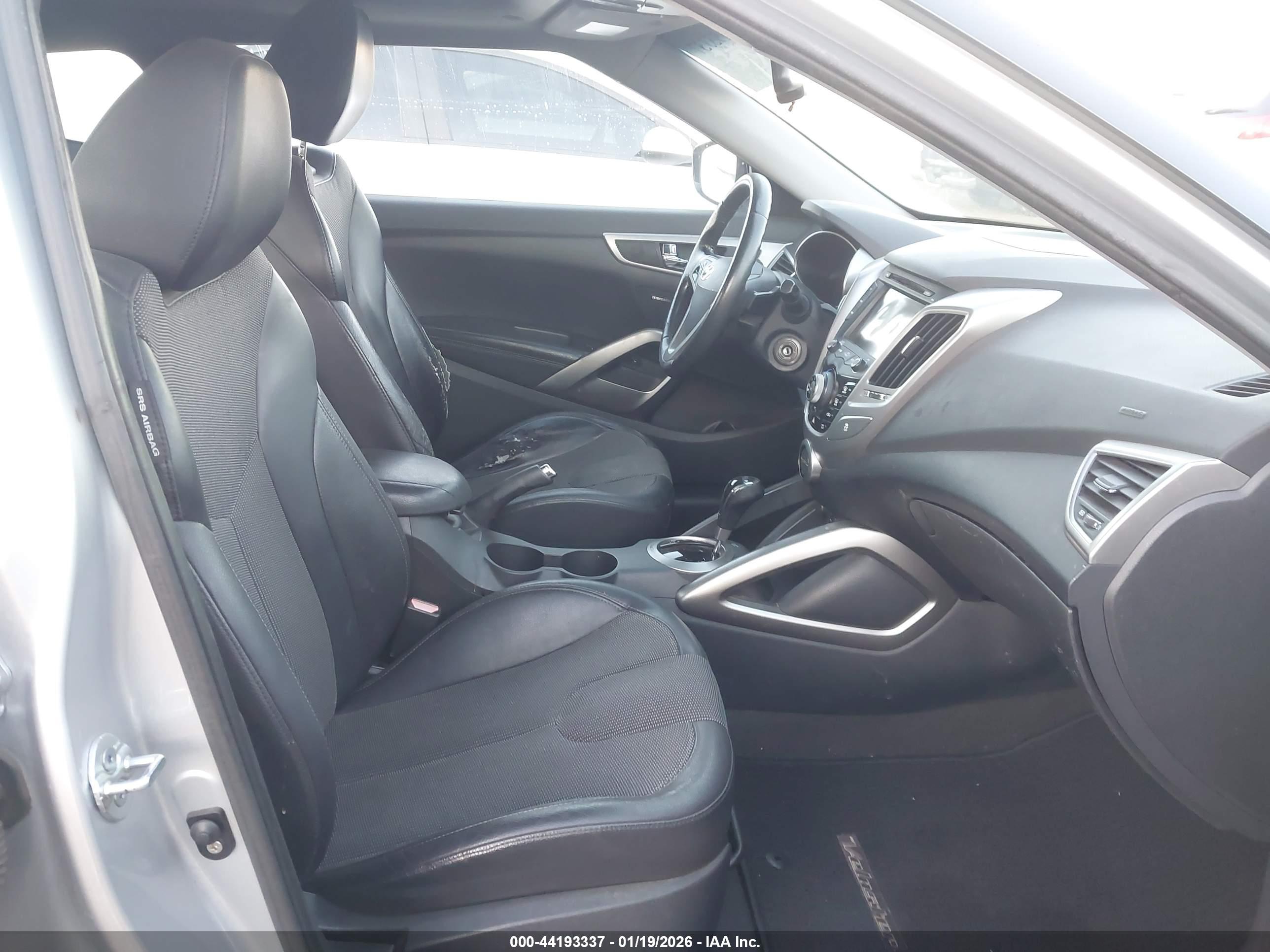 HYUNDAI VELOSTER image 5