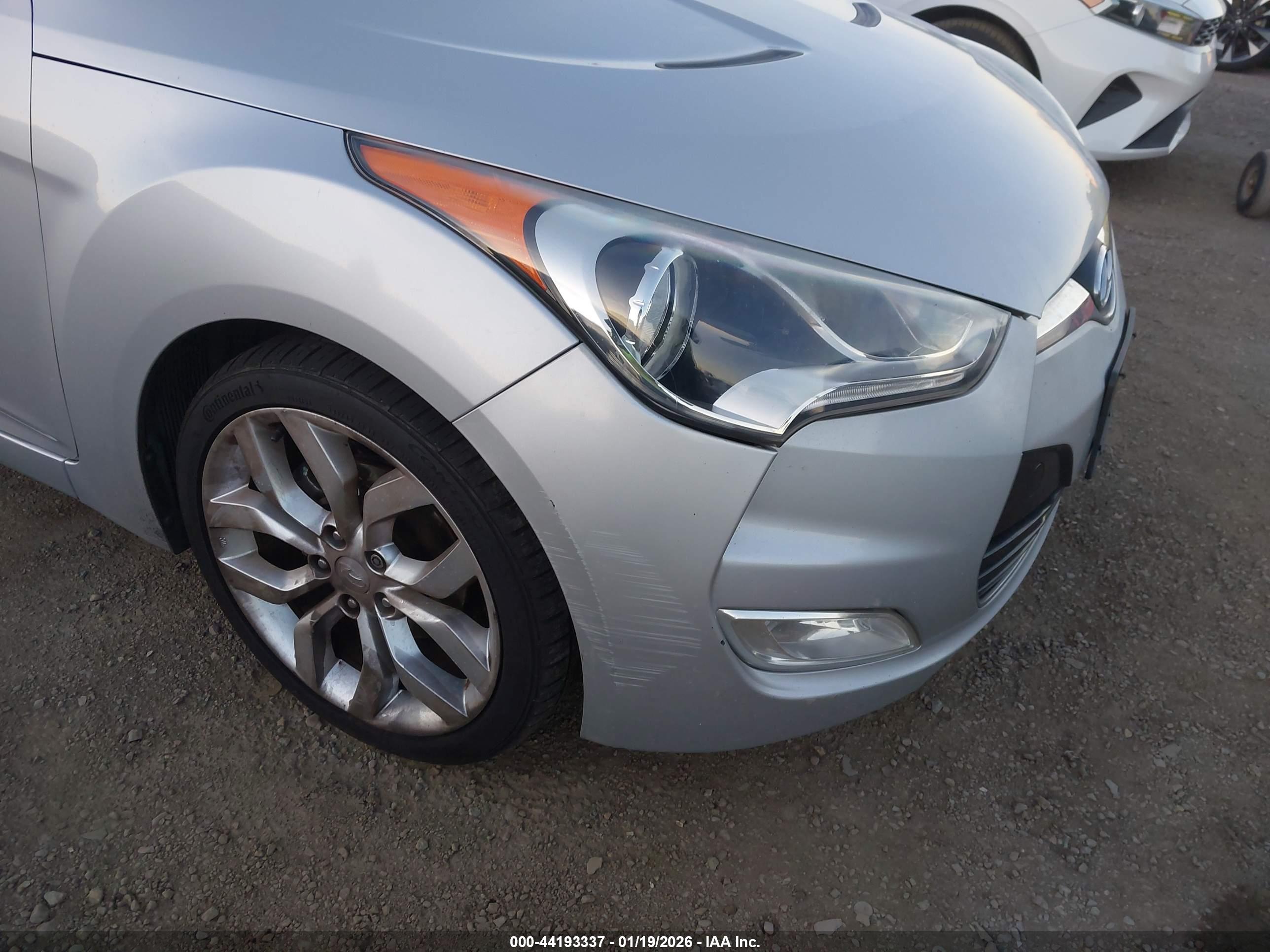 HYUNDAI VELOSTER image 6