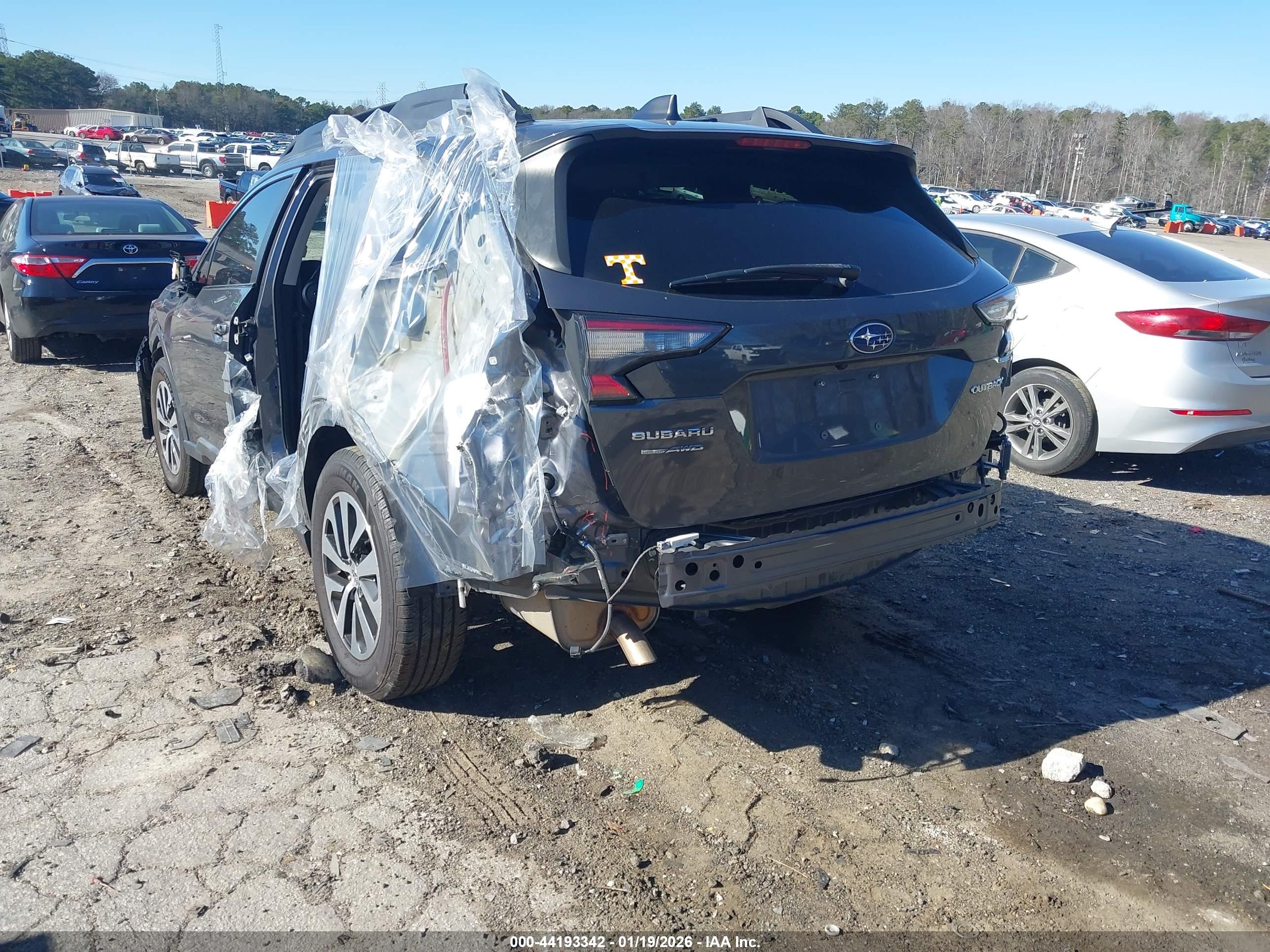 SUBARU OUTBACK image 3