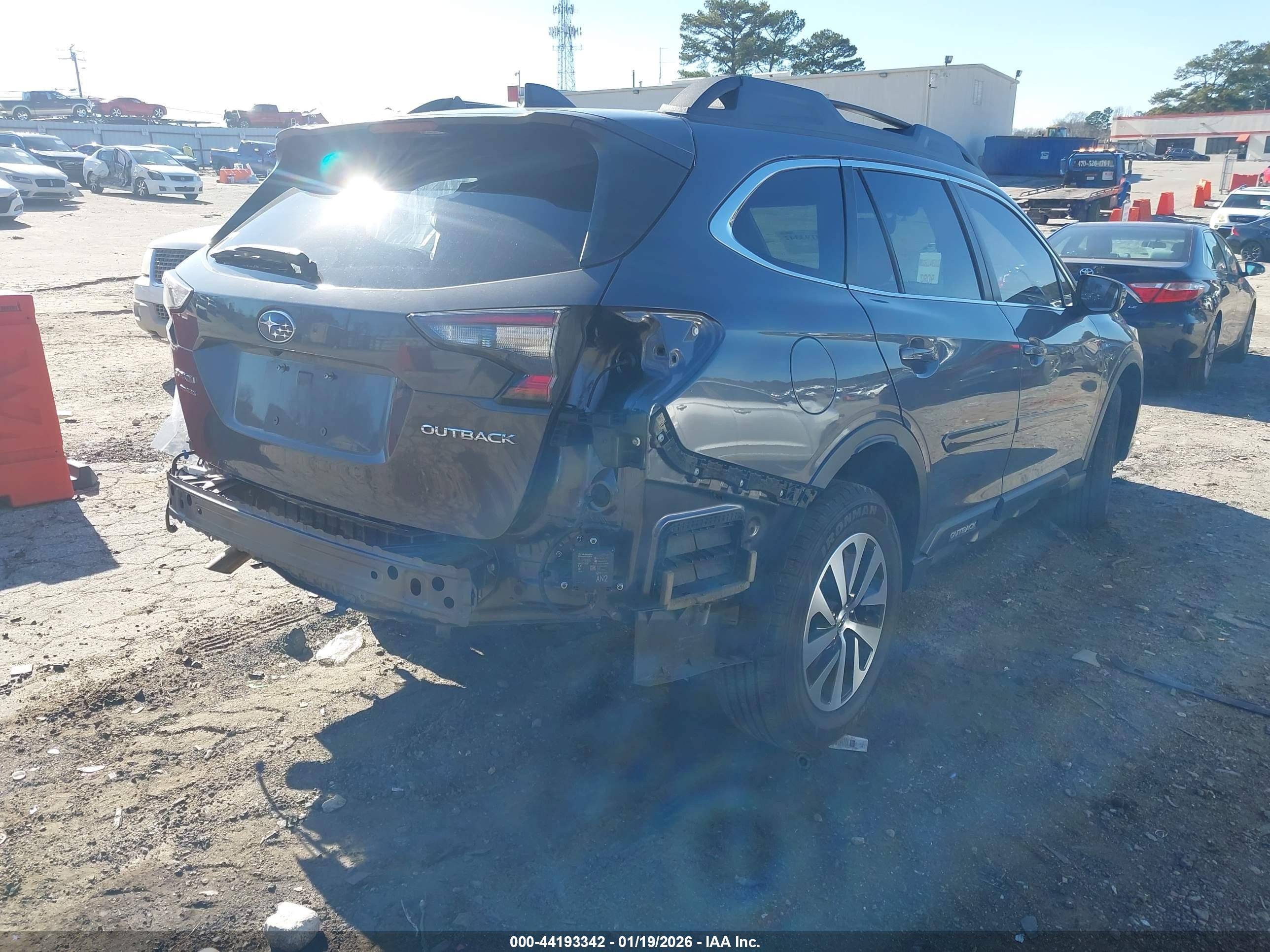 SUBARU OUTBACK image 4