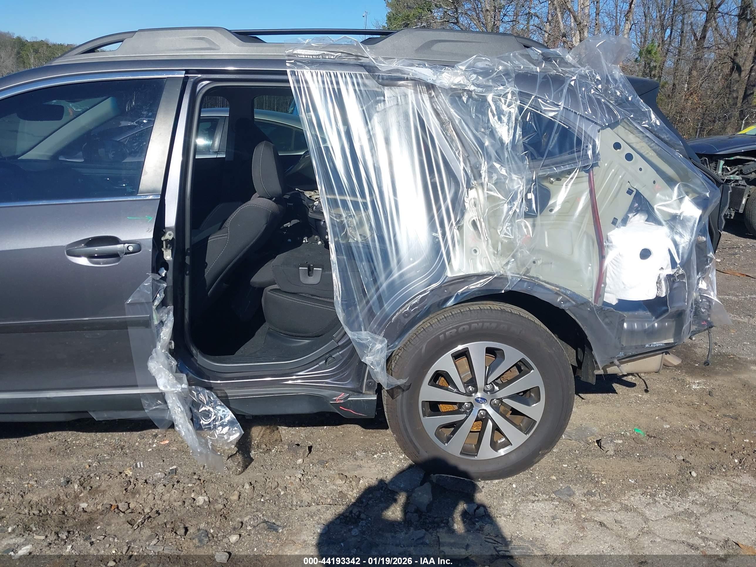 SUBARU OUTBACK image 6