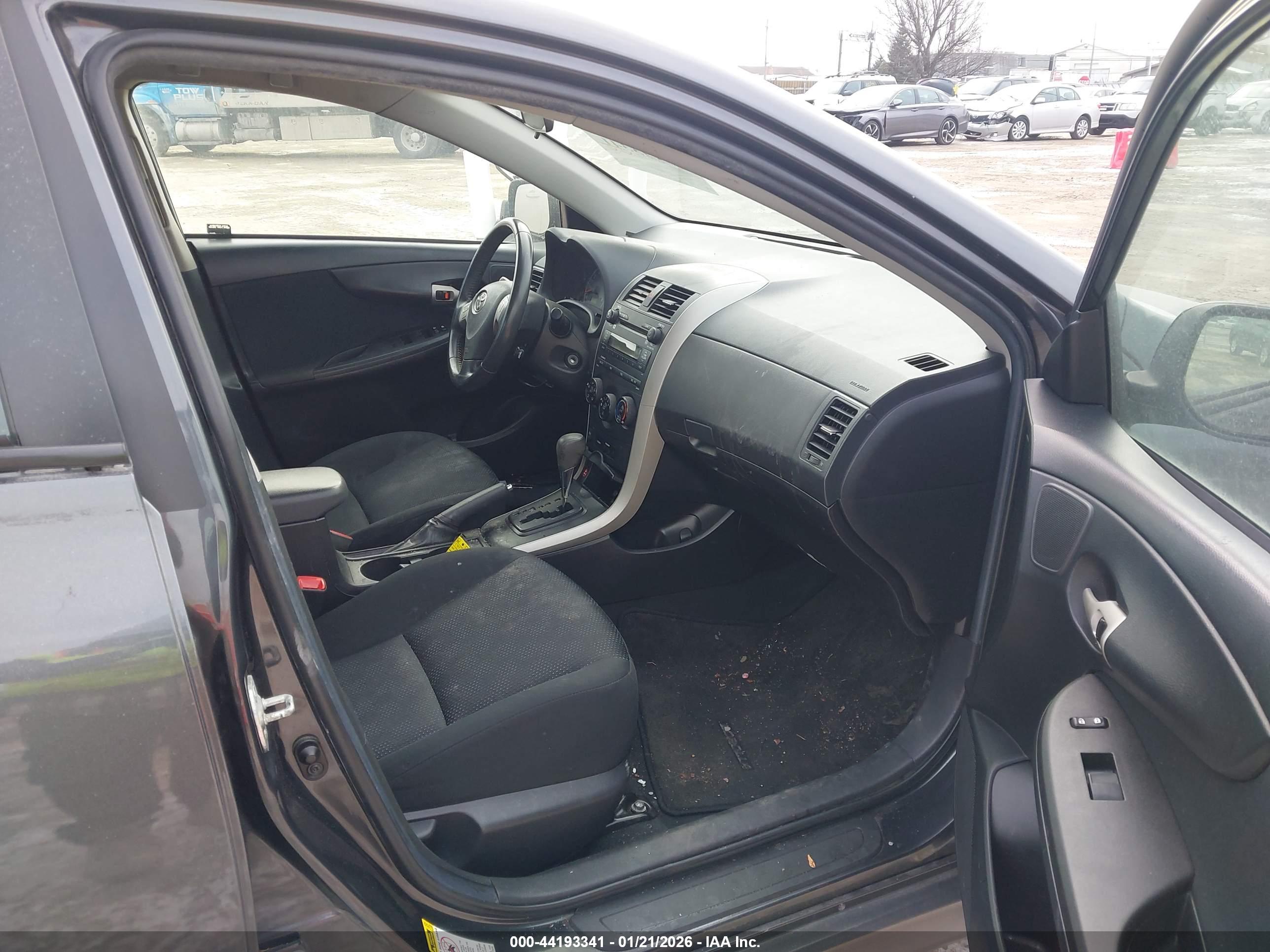 TOYOTA COROLLA image 5