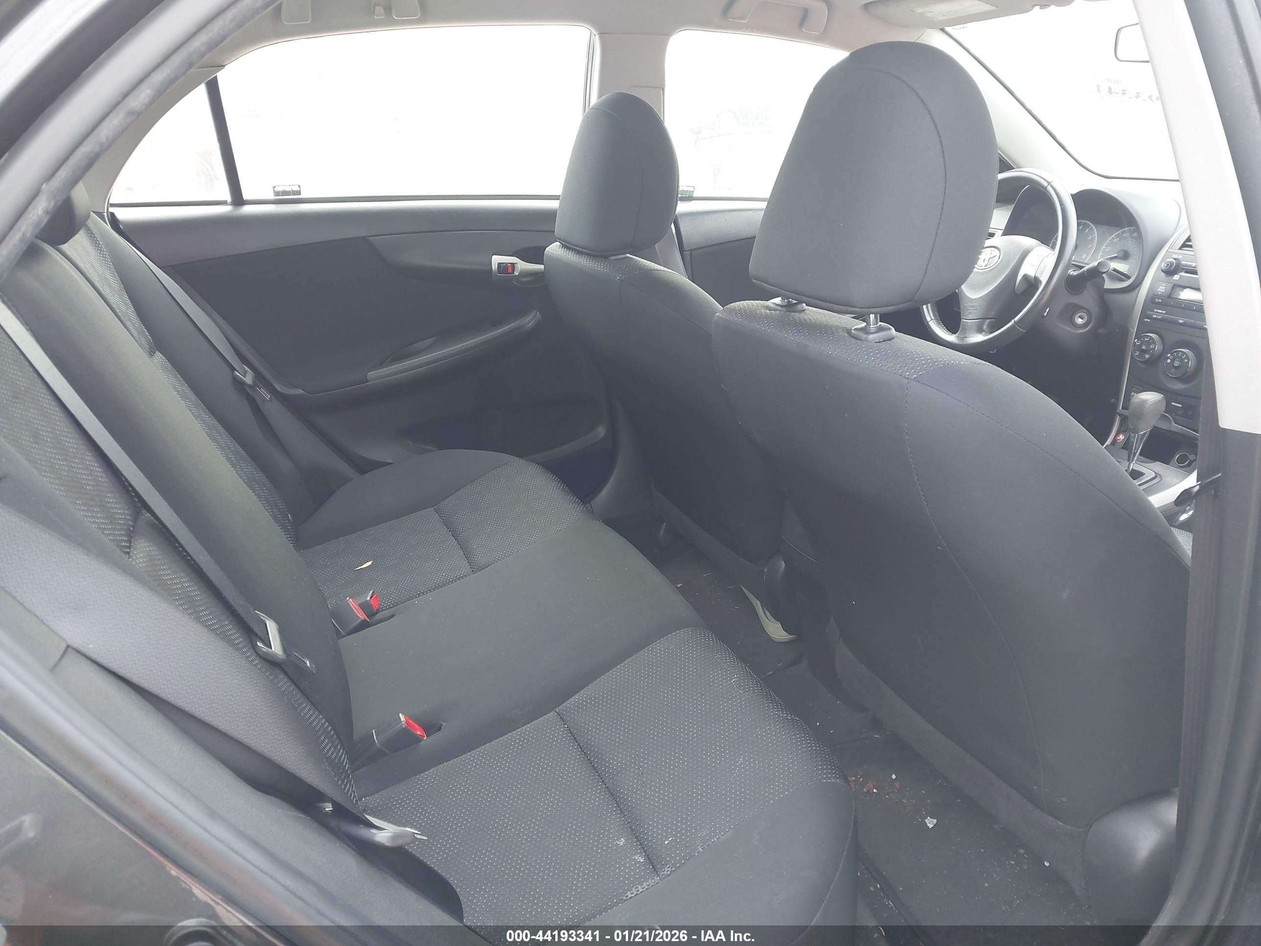 TOYOTA COROLLA image 8