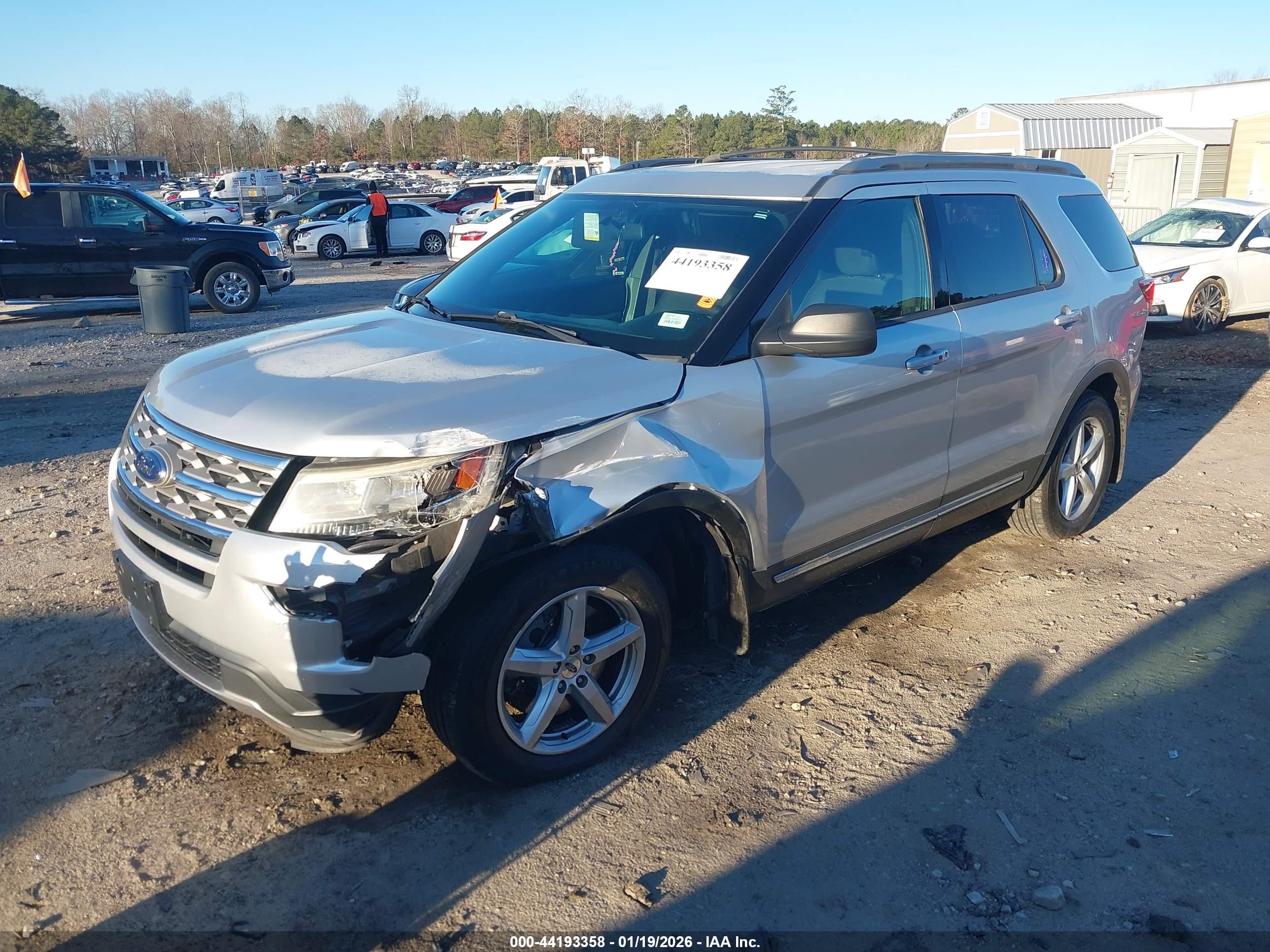 FORD EXPLORER image 2