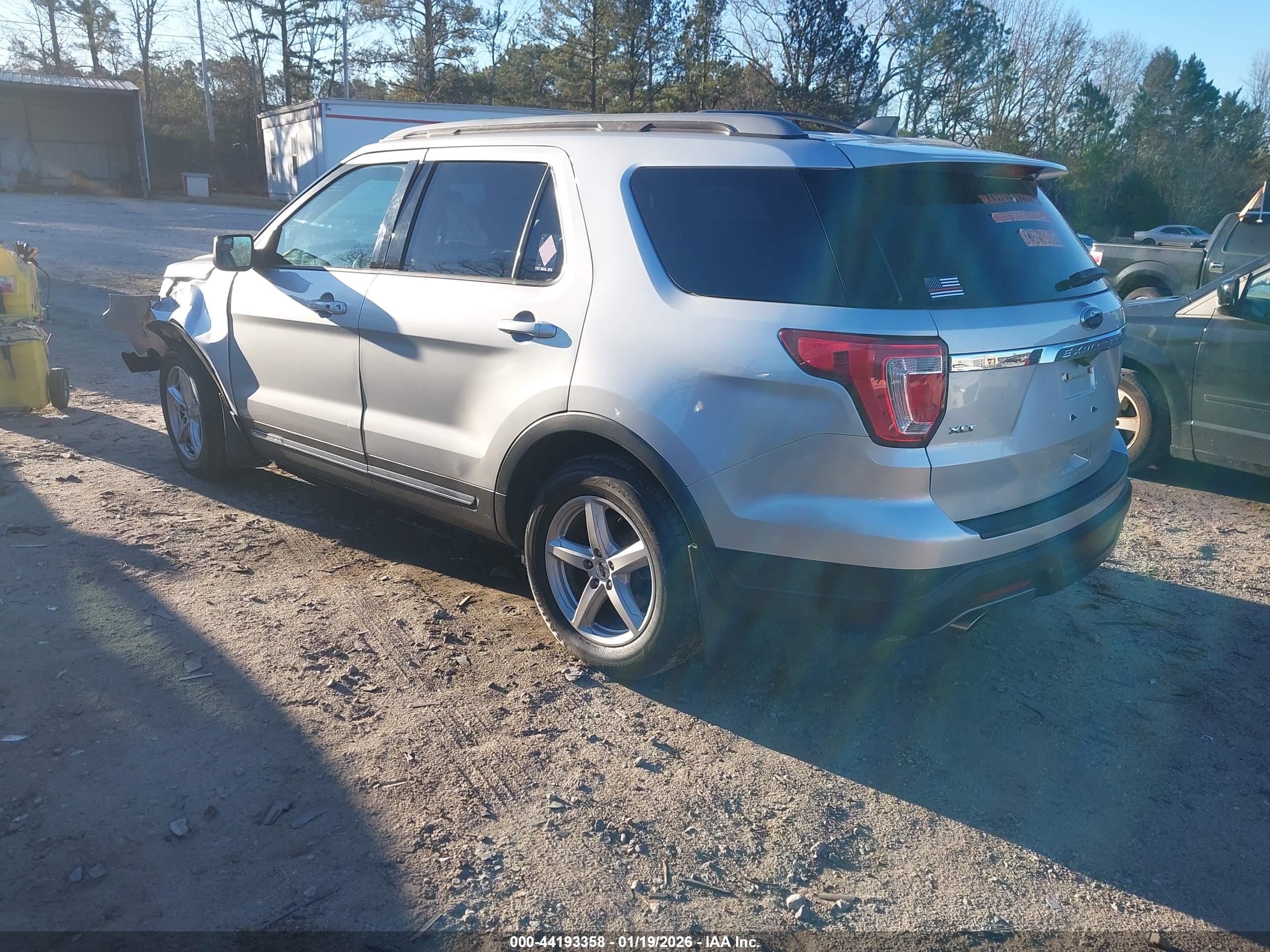 FORD EXPLORER image 3