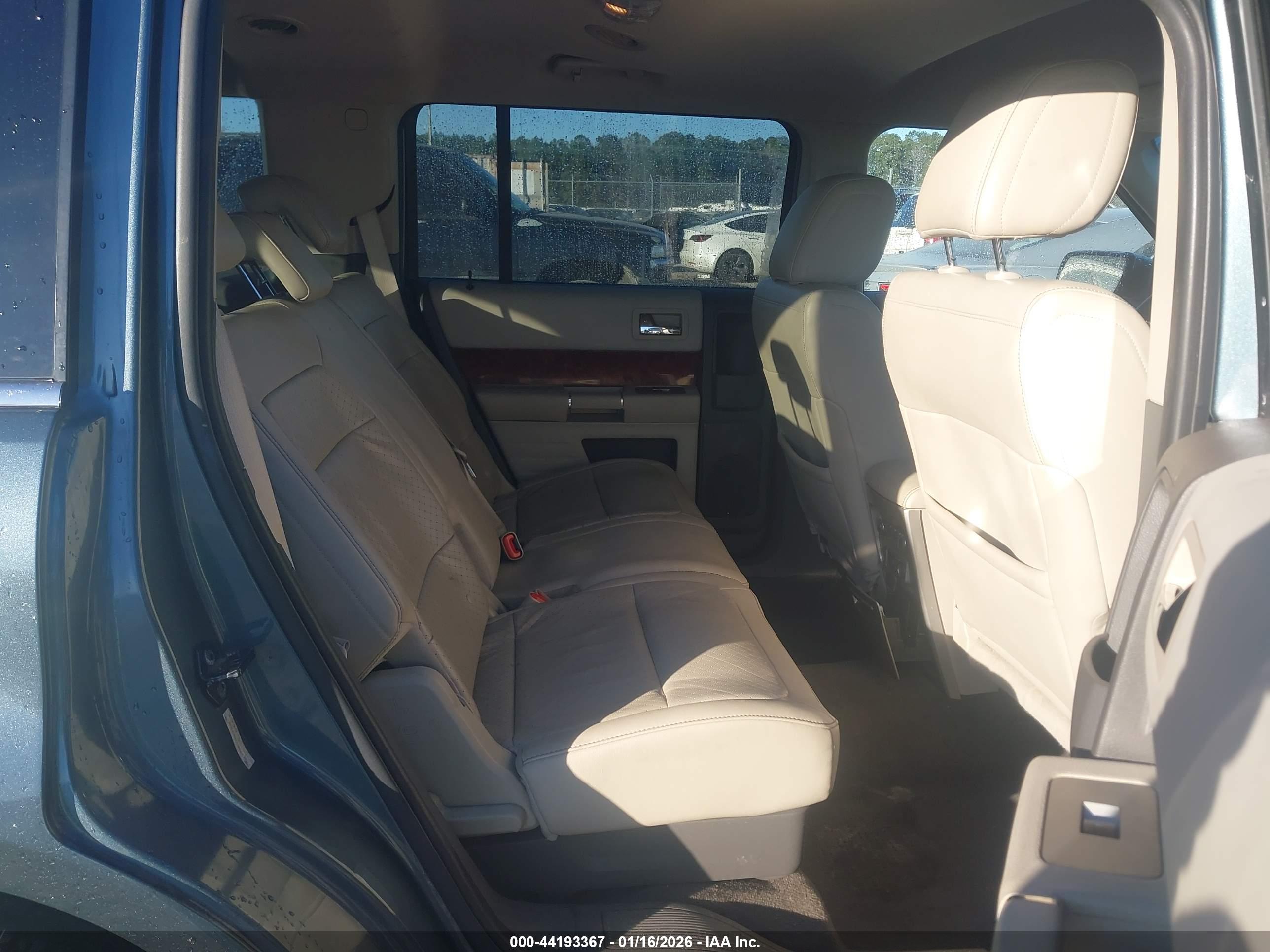 FORD FLEX image 8
