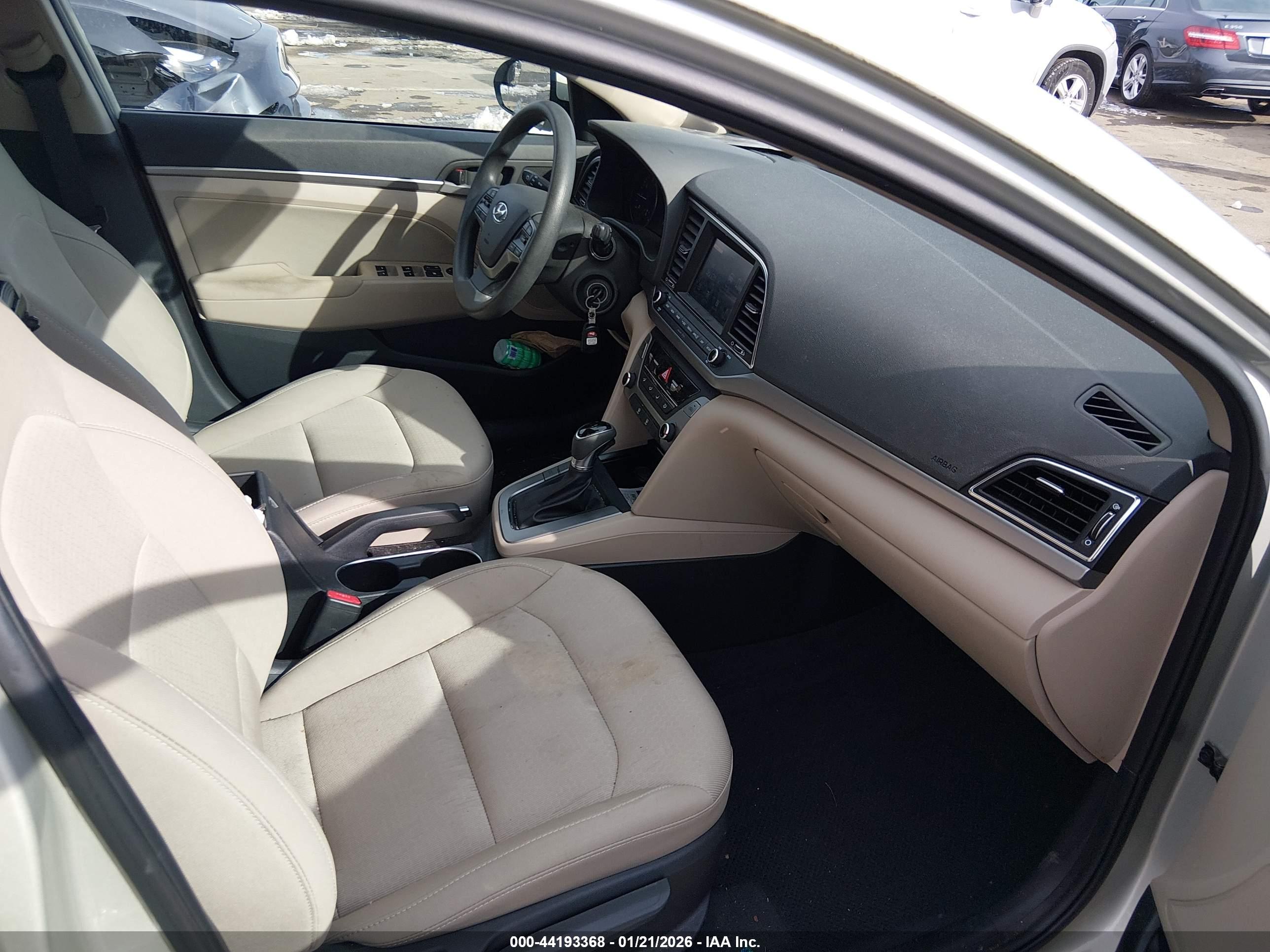 HYUNDAI ELANTRA image 5