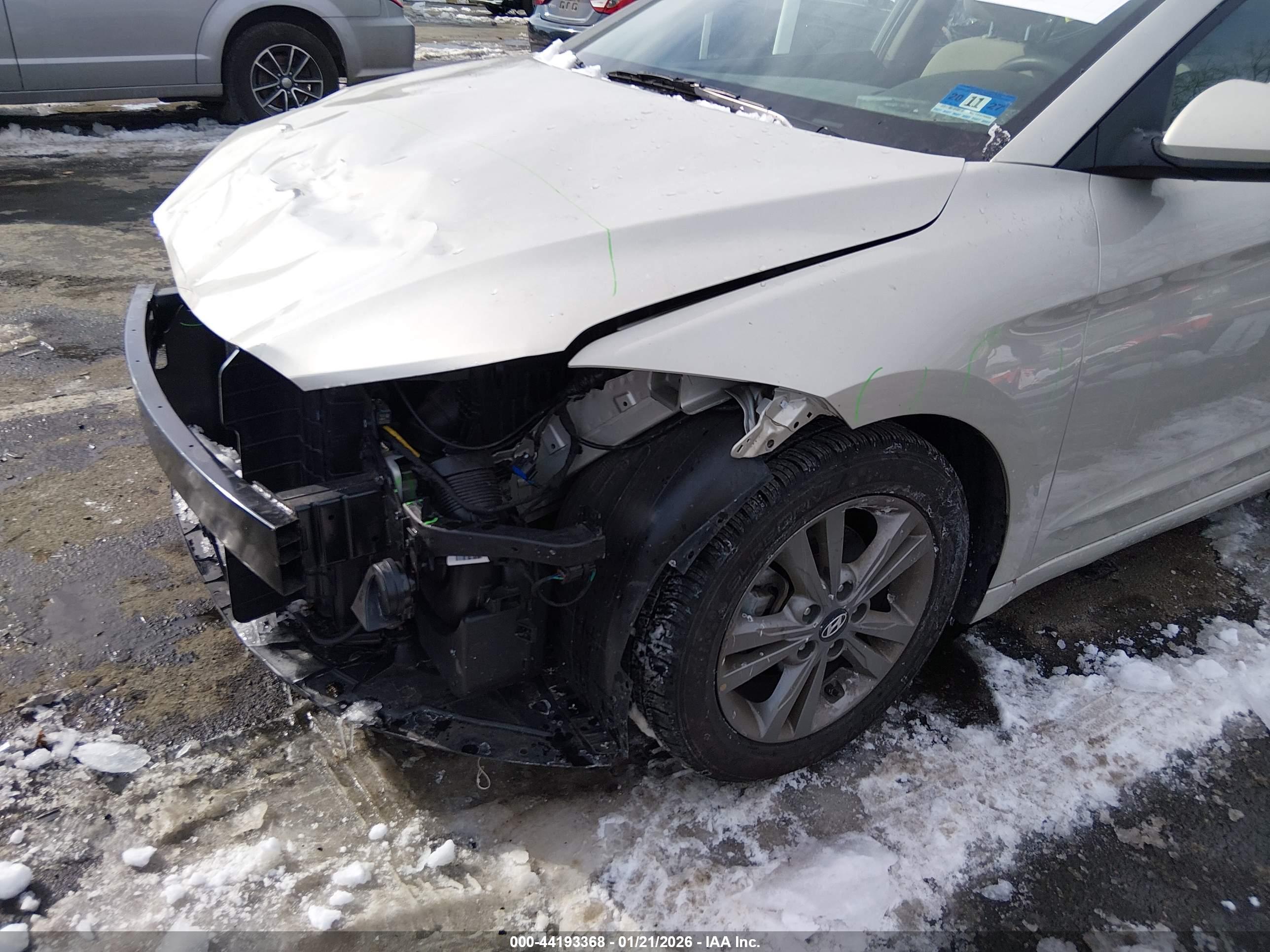 HYUNDAI ELANTRA image 6