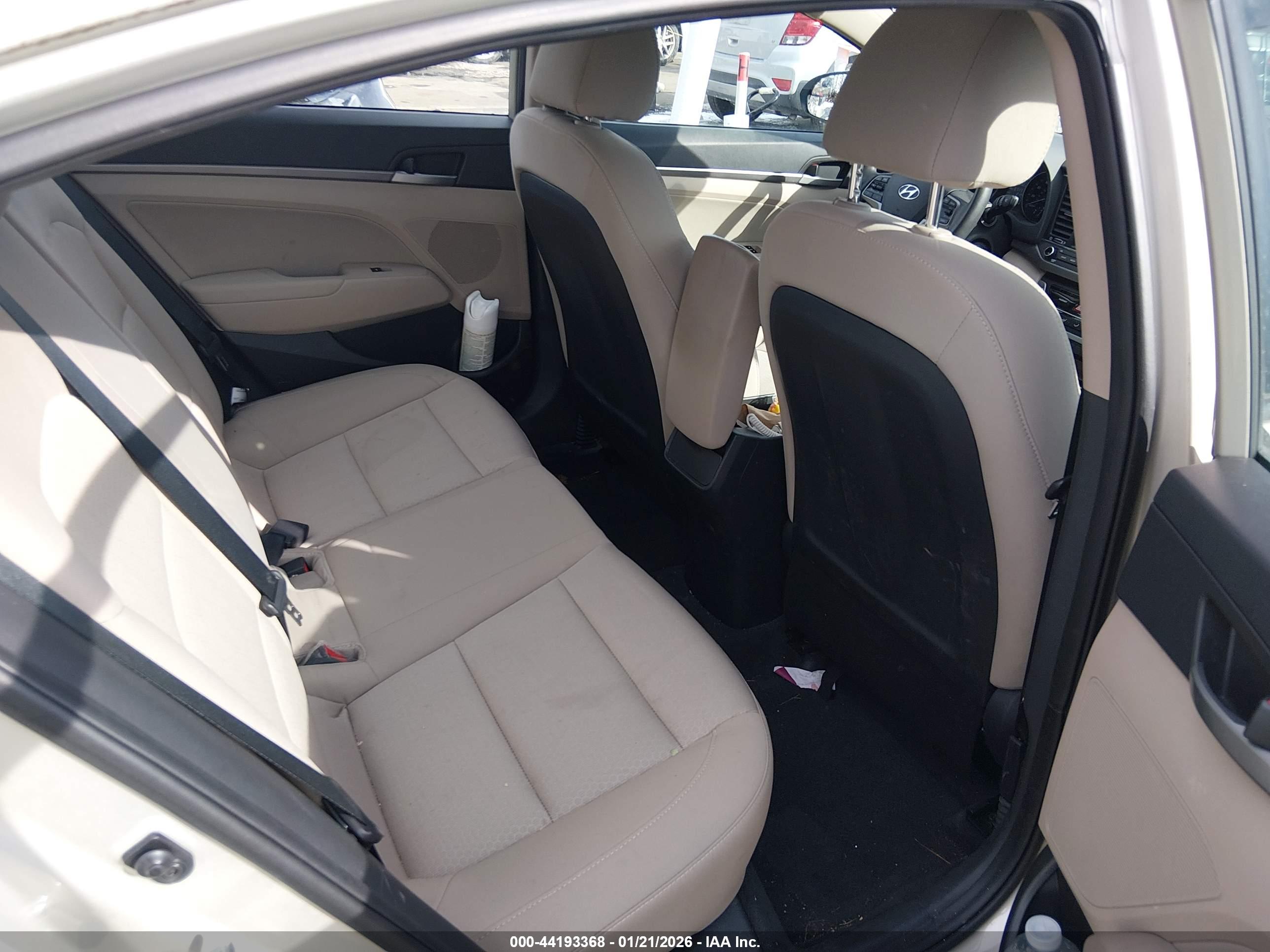 HYUNDAI ELANTRA image 8