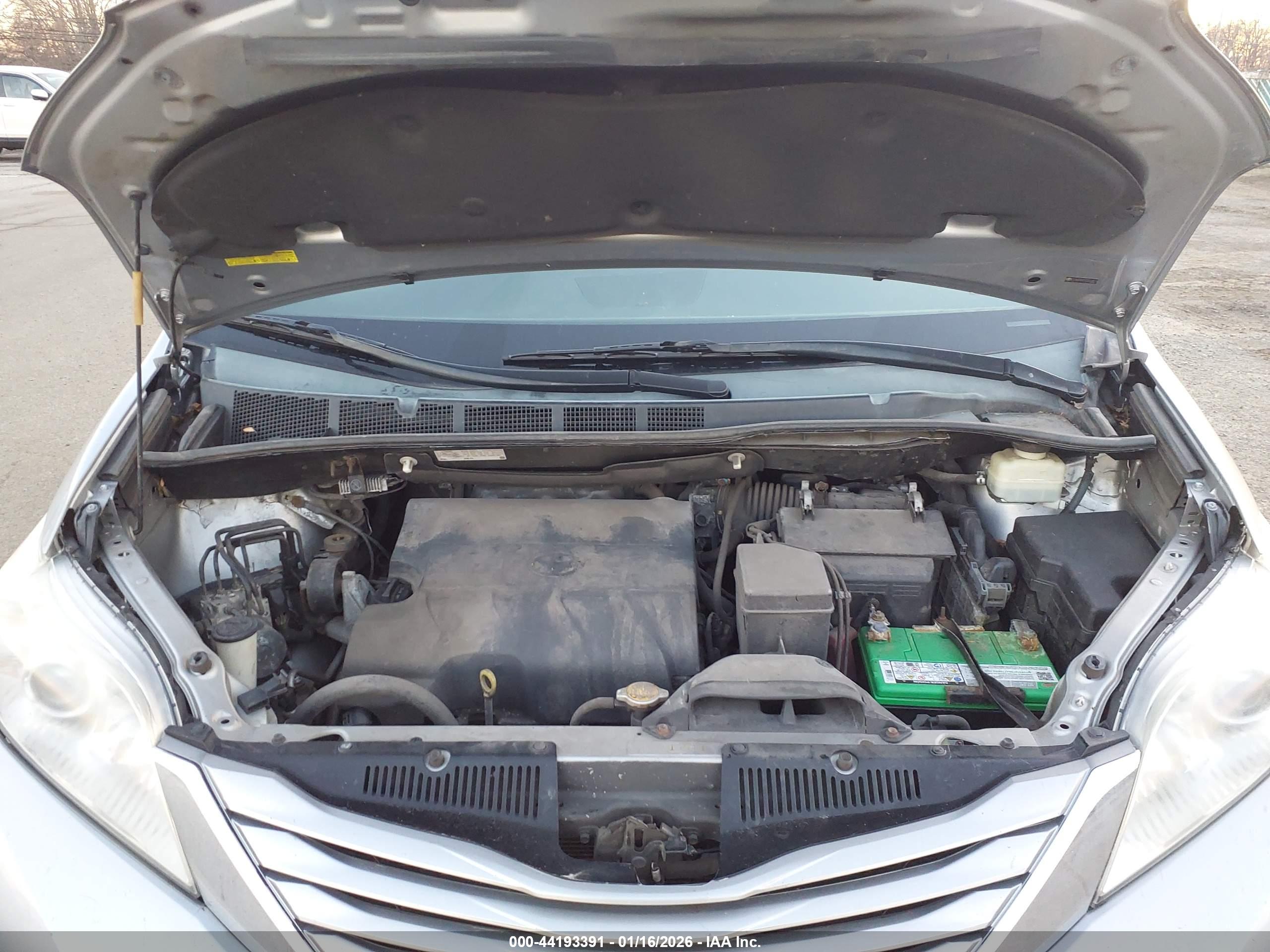 TOYOTA SIENNA image 10