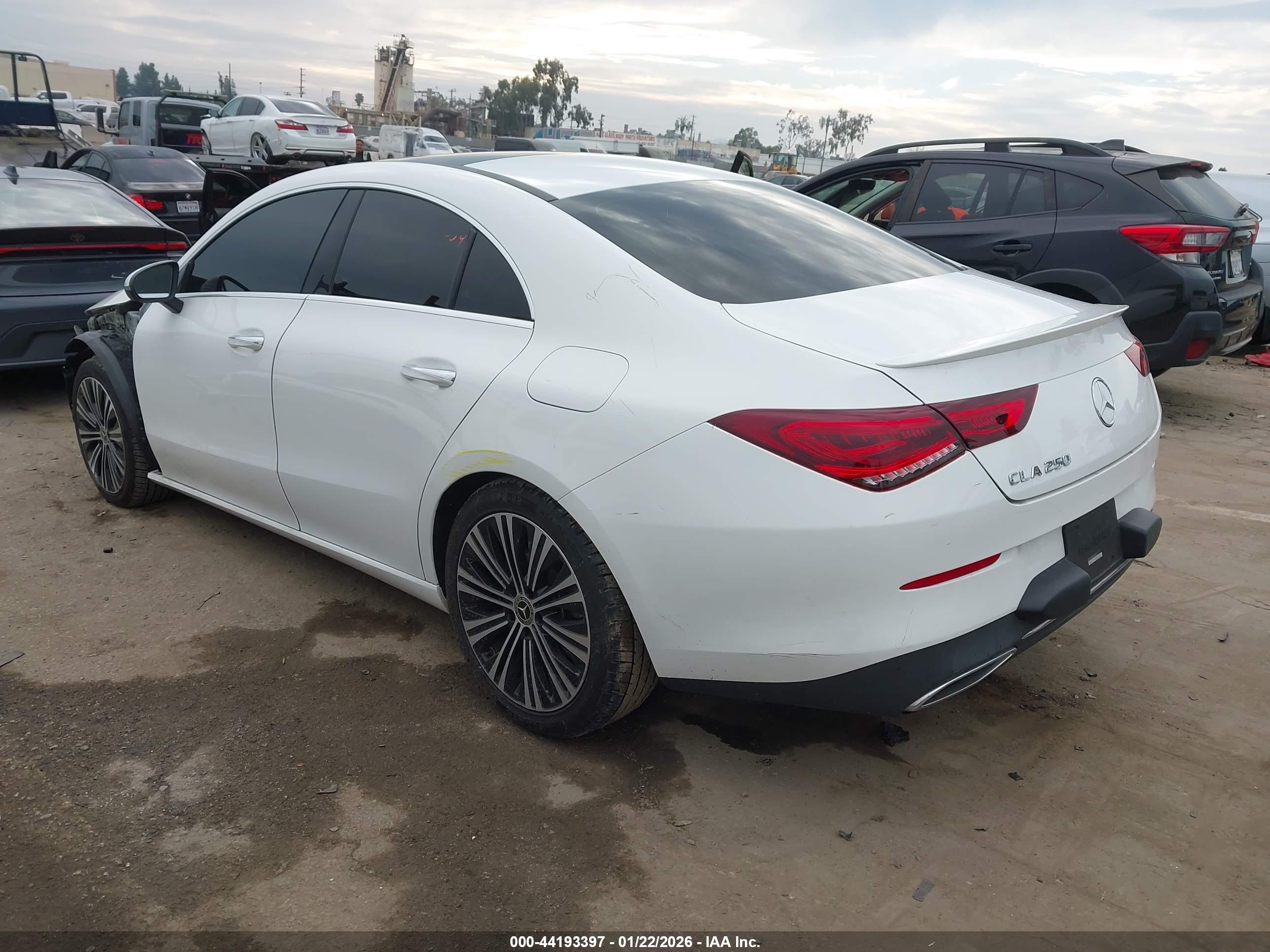 MERCEDES-BENZ CLA image 3