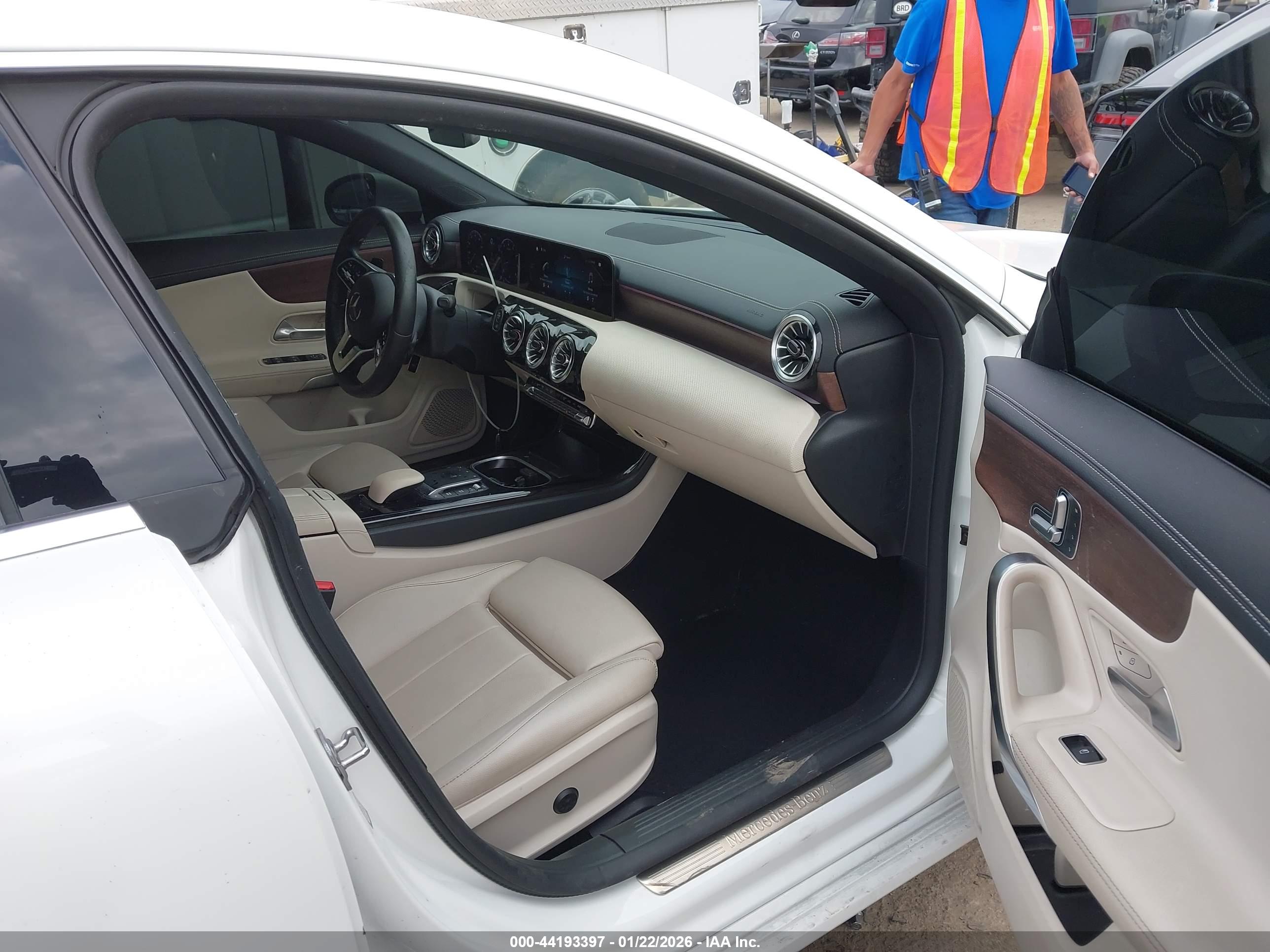 MERCEDES-BENZ CLA image 5