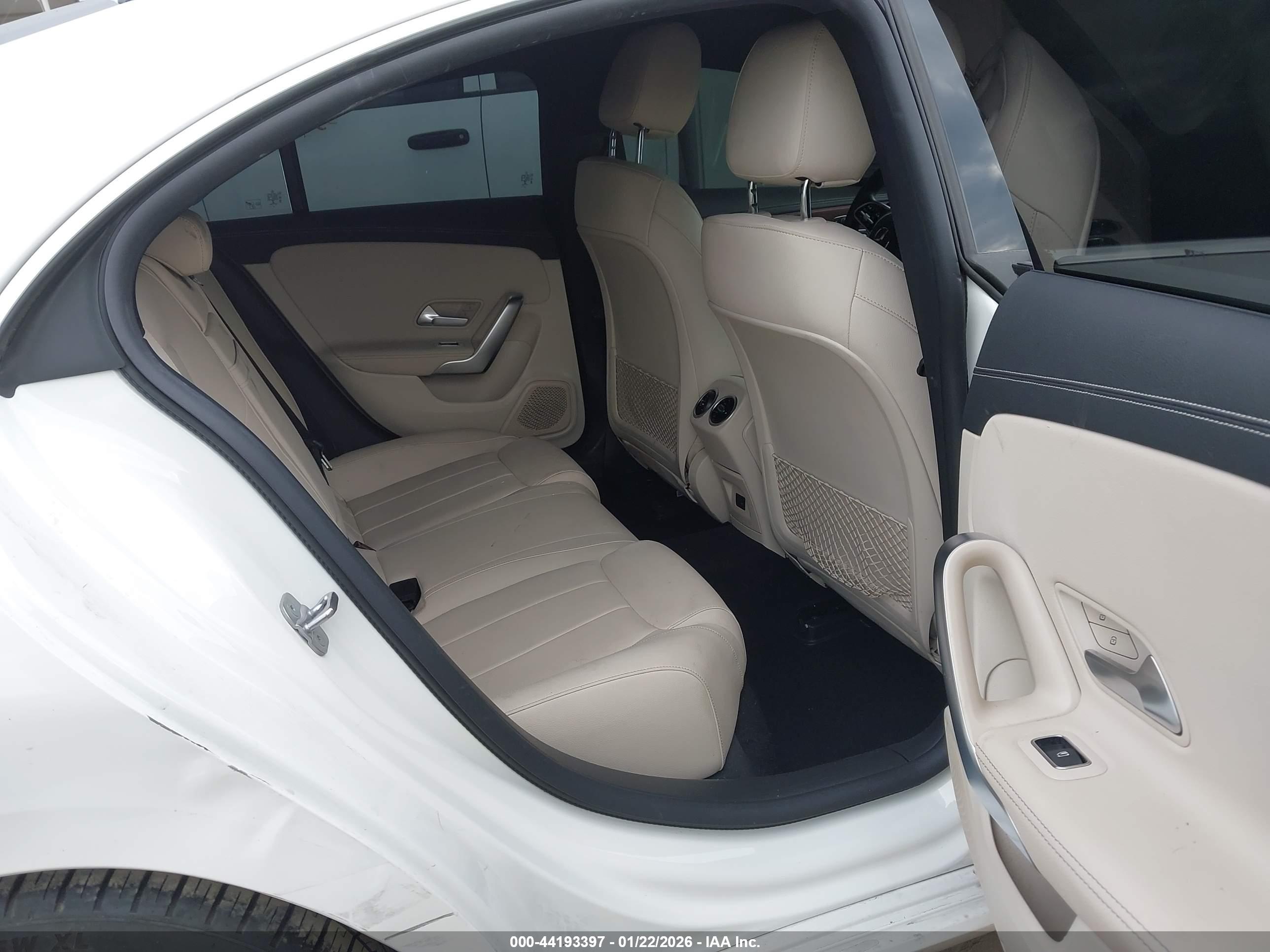 MERCEDES-BENZ CLA image 8