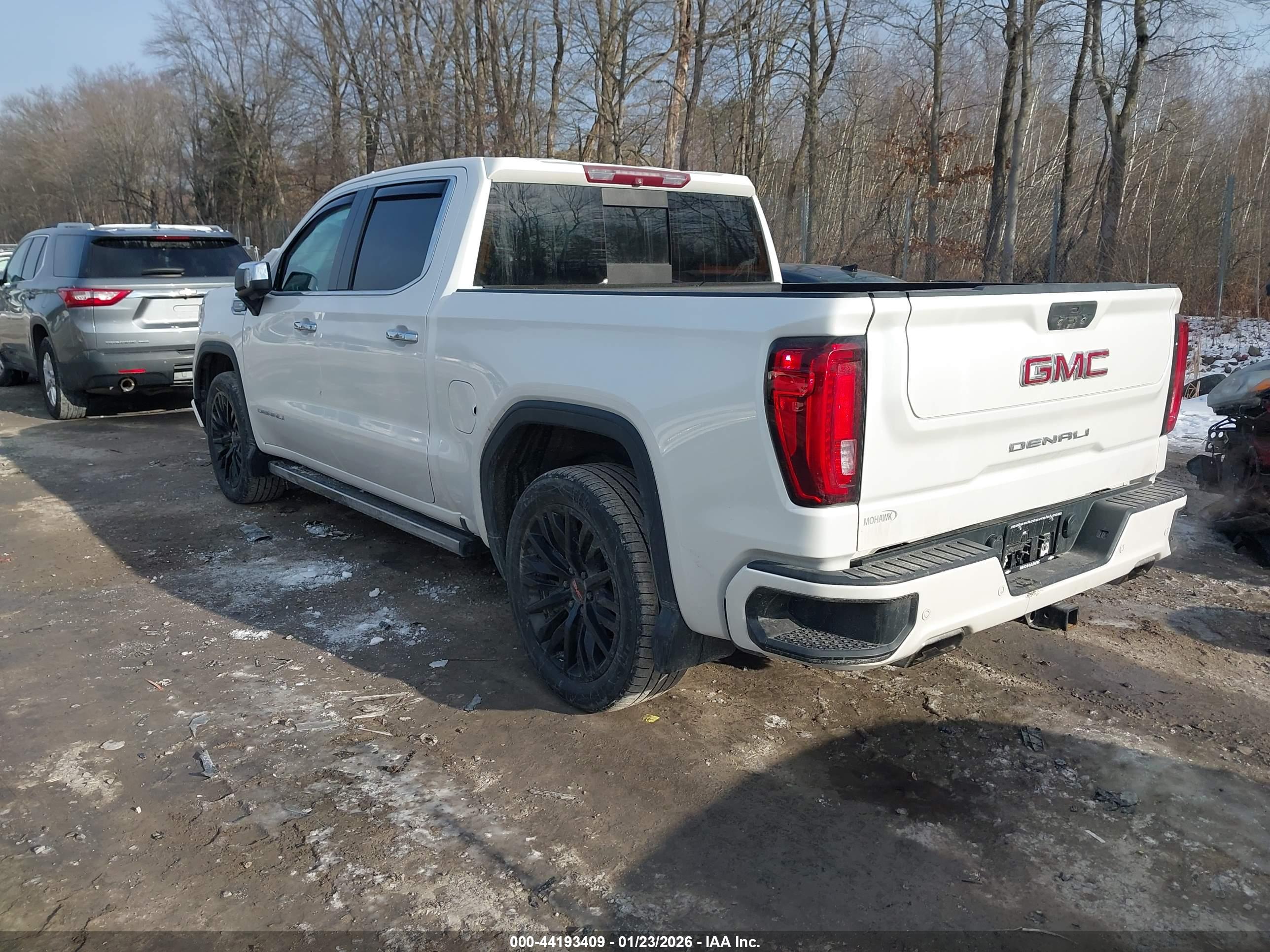 GMC SIERRA image 3