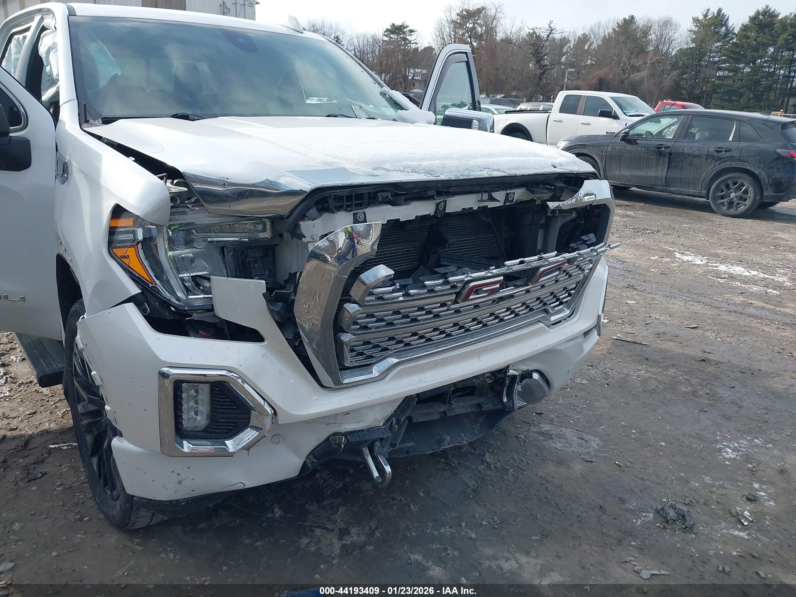 GMC SIERRA image 6