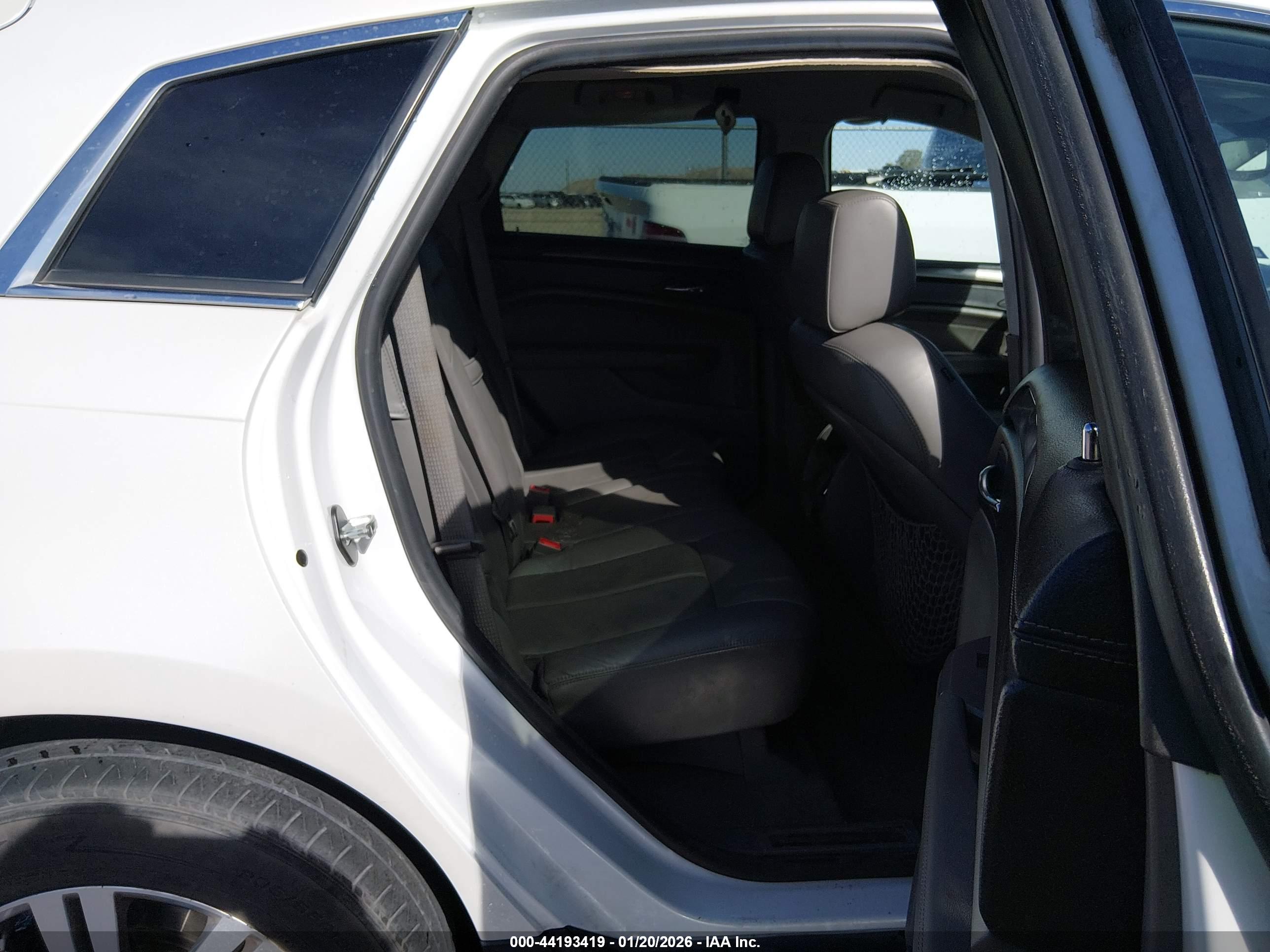 CADILLAC SRX image 8