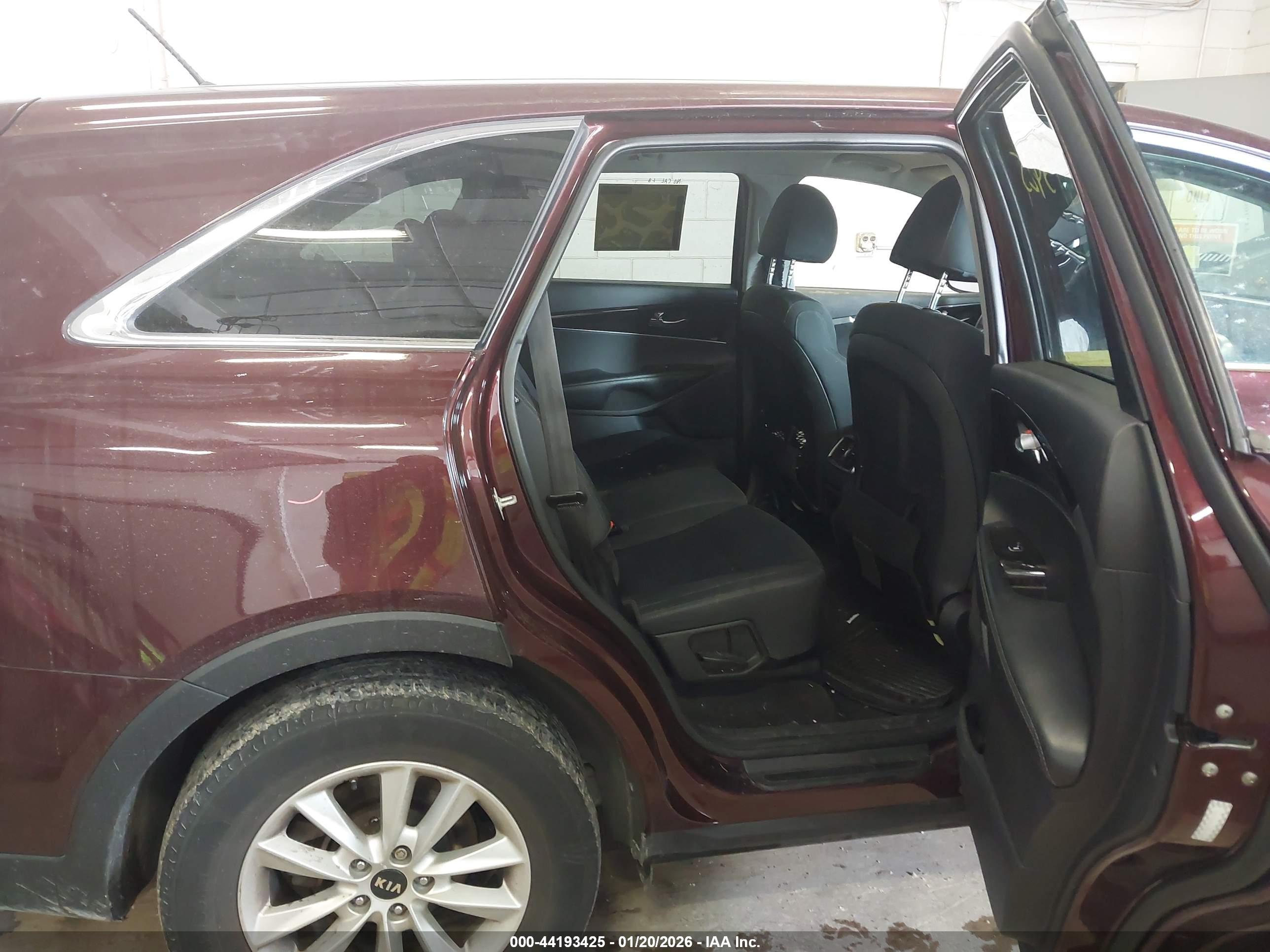 KIA SORENTO image 8