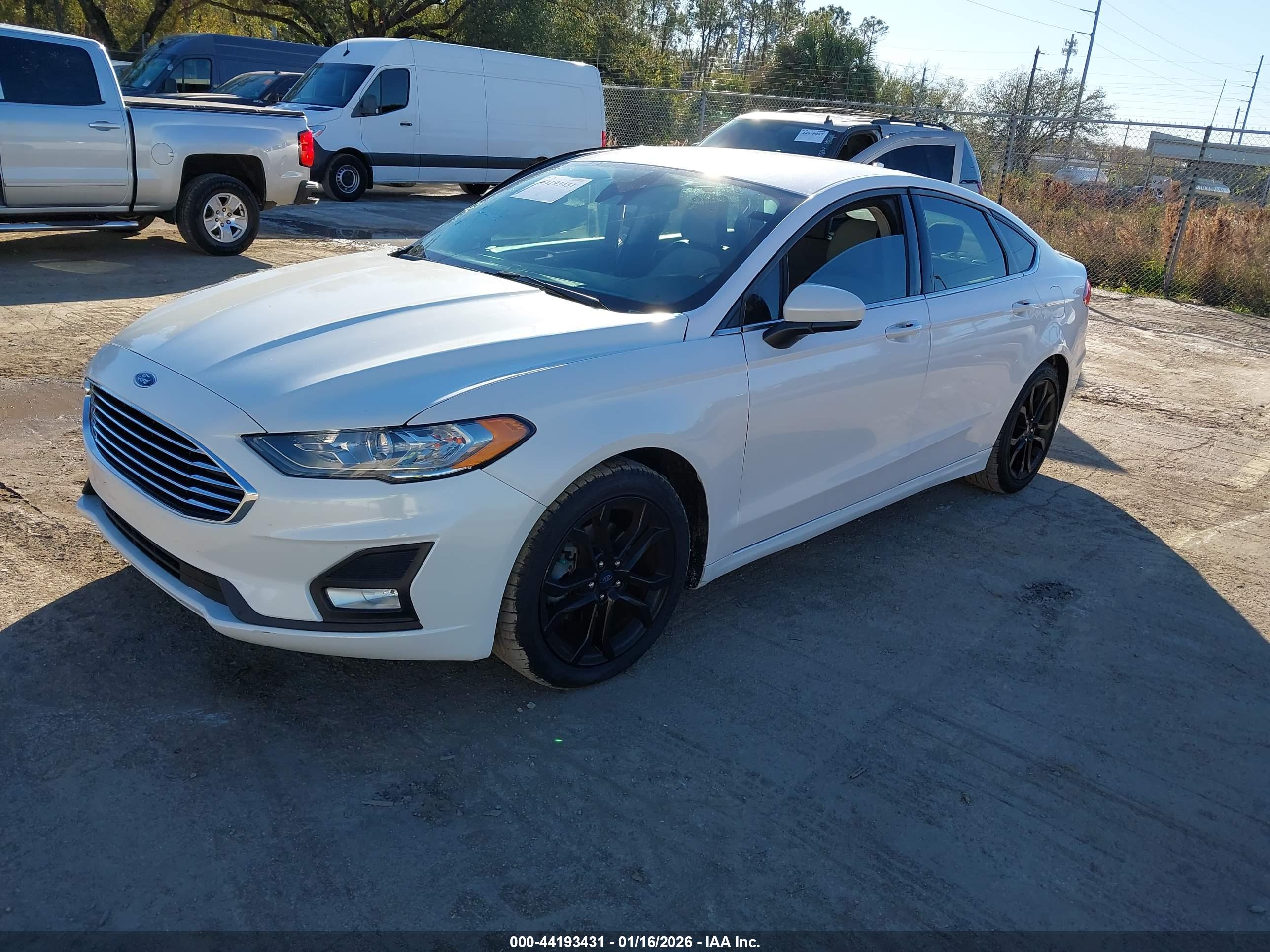 FORD FUSION image 2