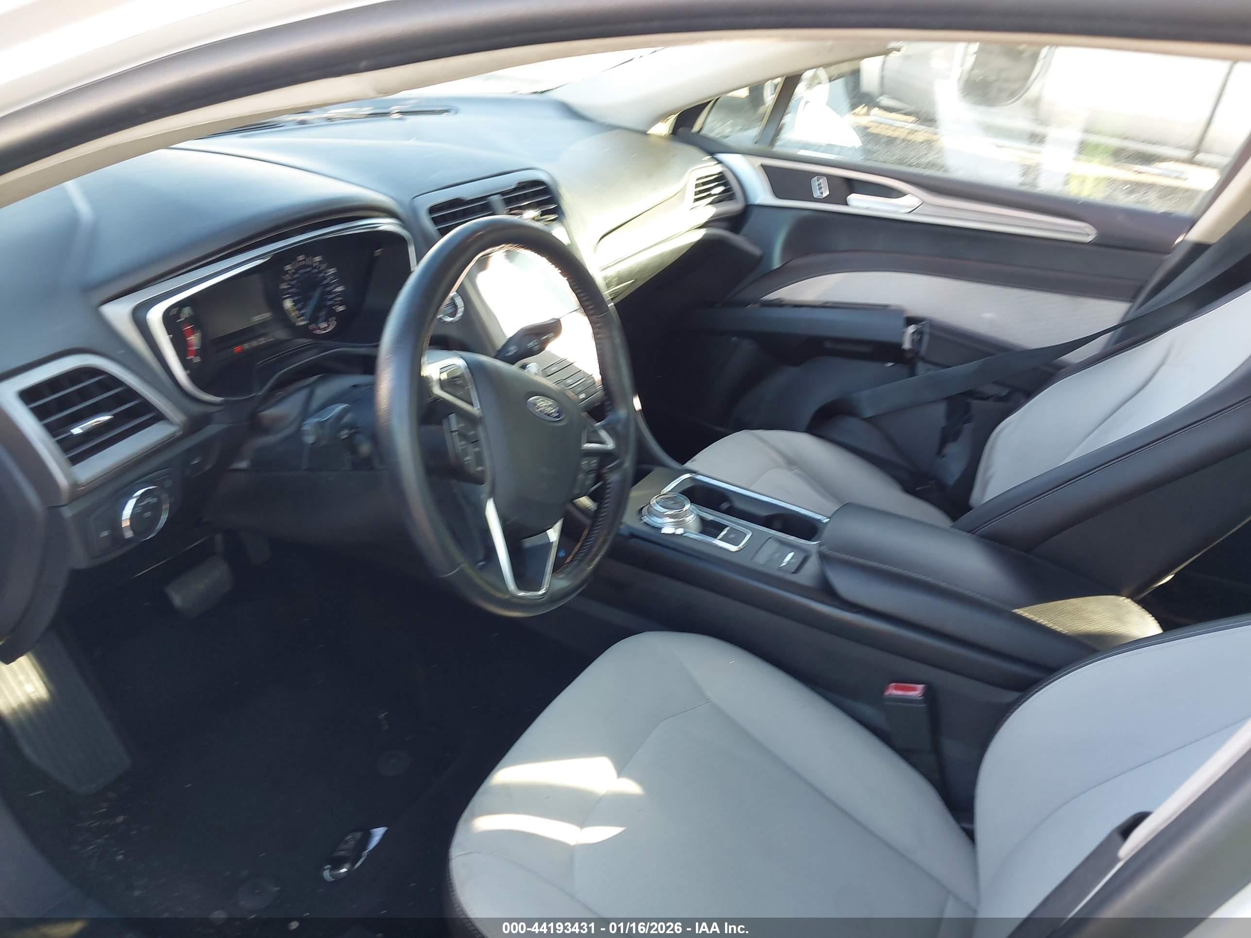 FORD FUSION image 5
