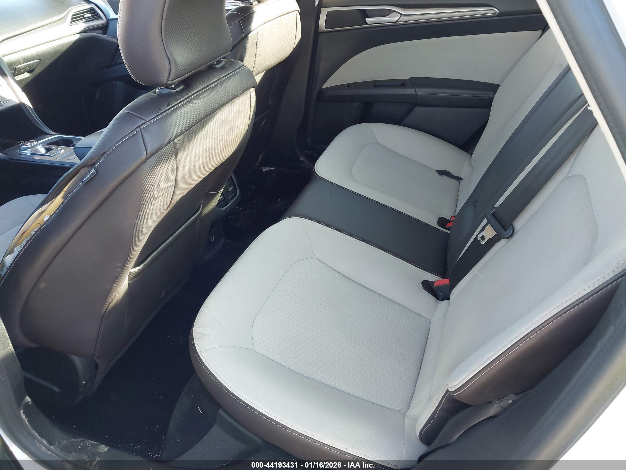 FORD FUSION image 8