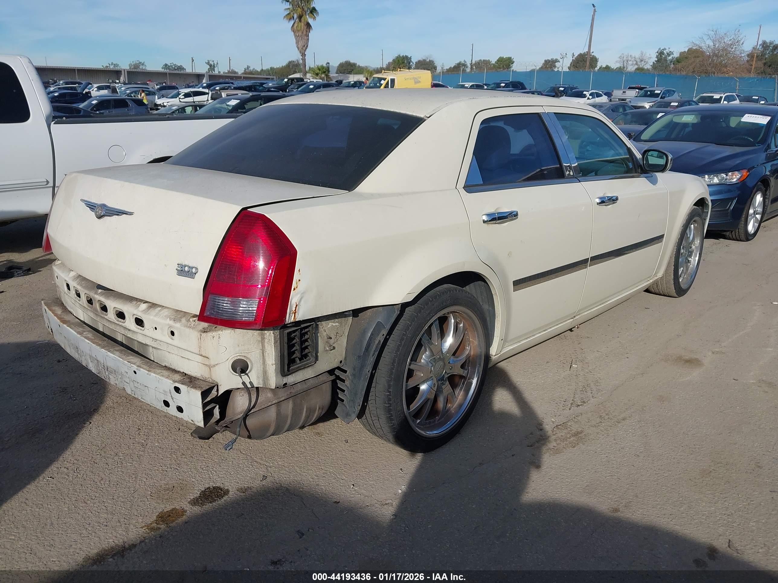 CHRYSLER 300 image 4