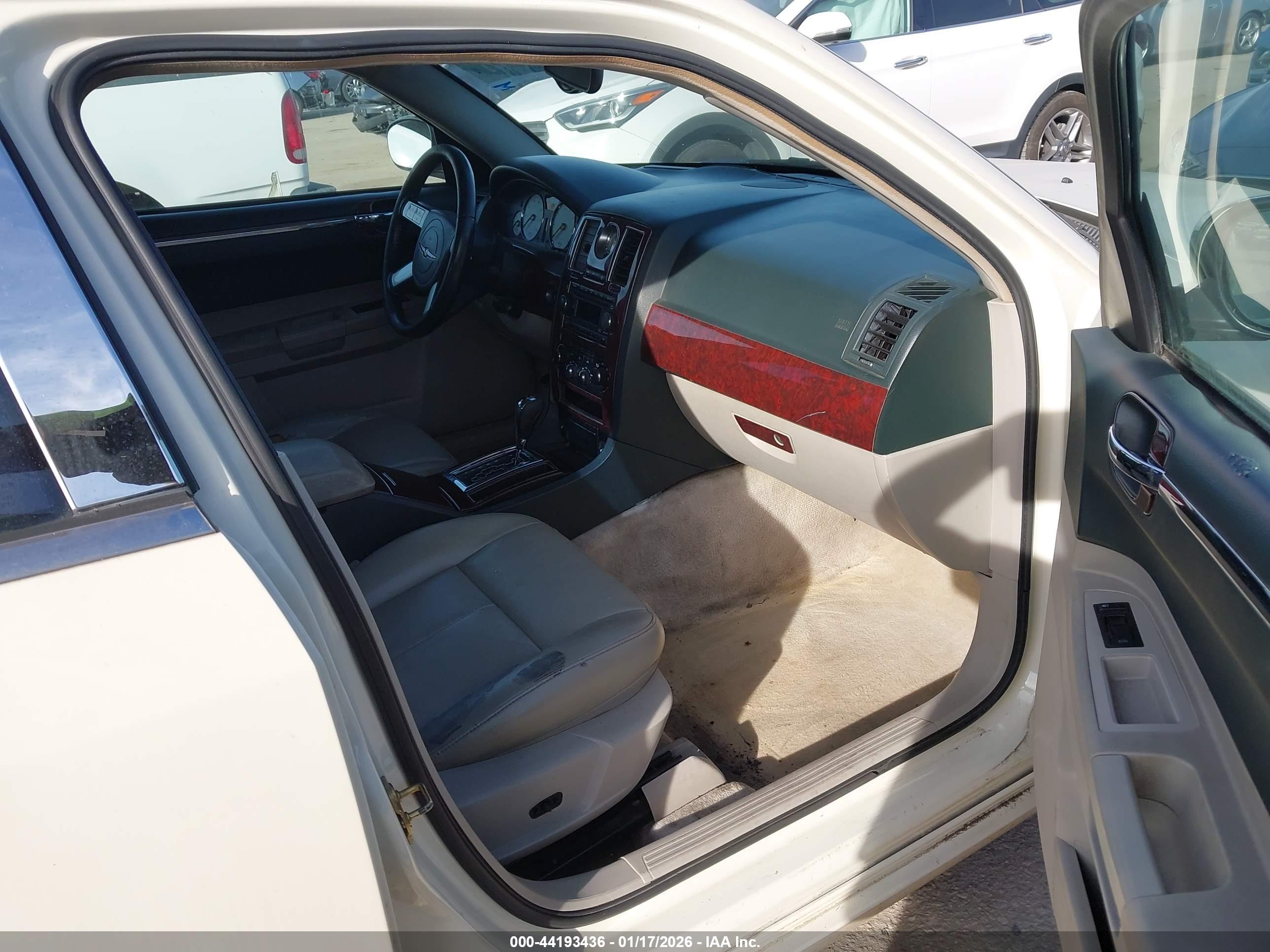 CHRYSLER 300 image 5