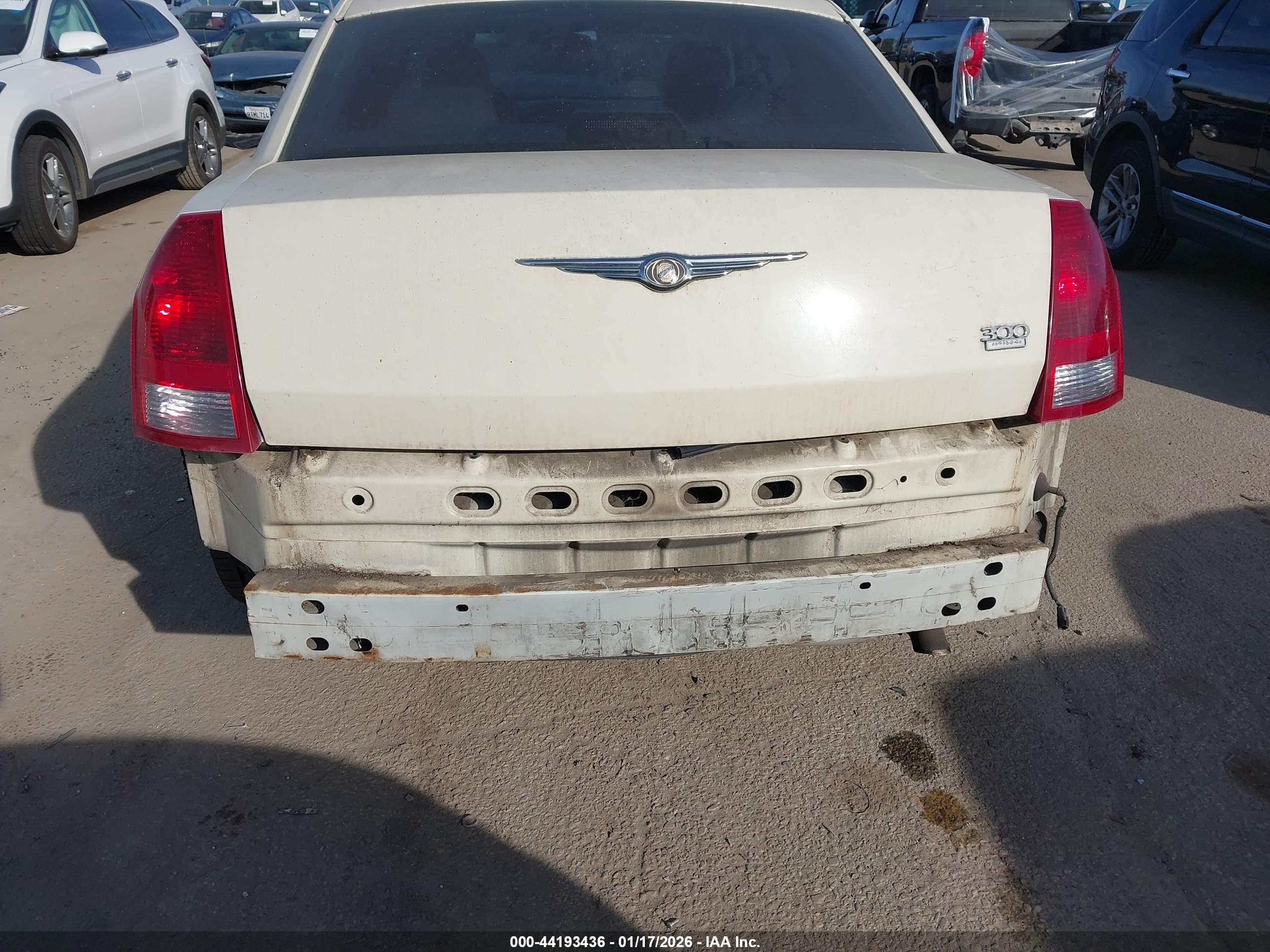 CHRYSLER 300 image 6