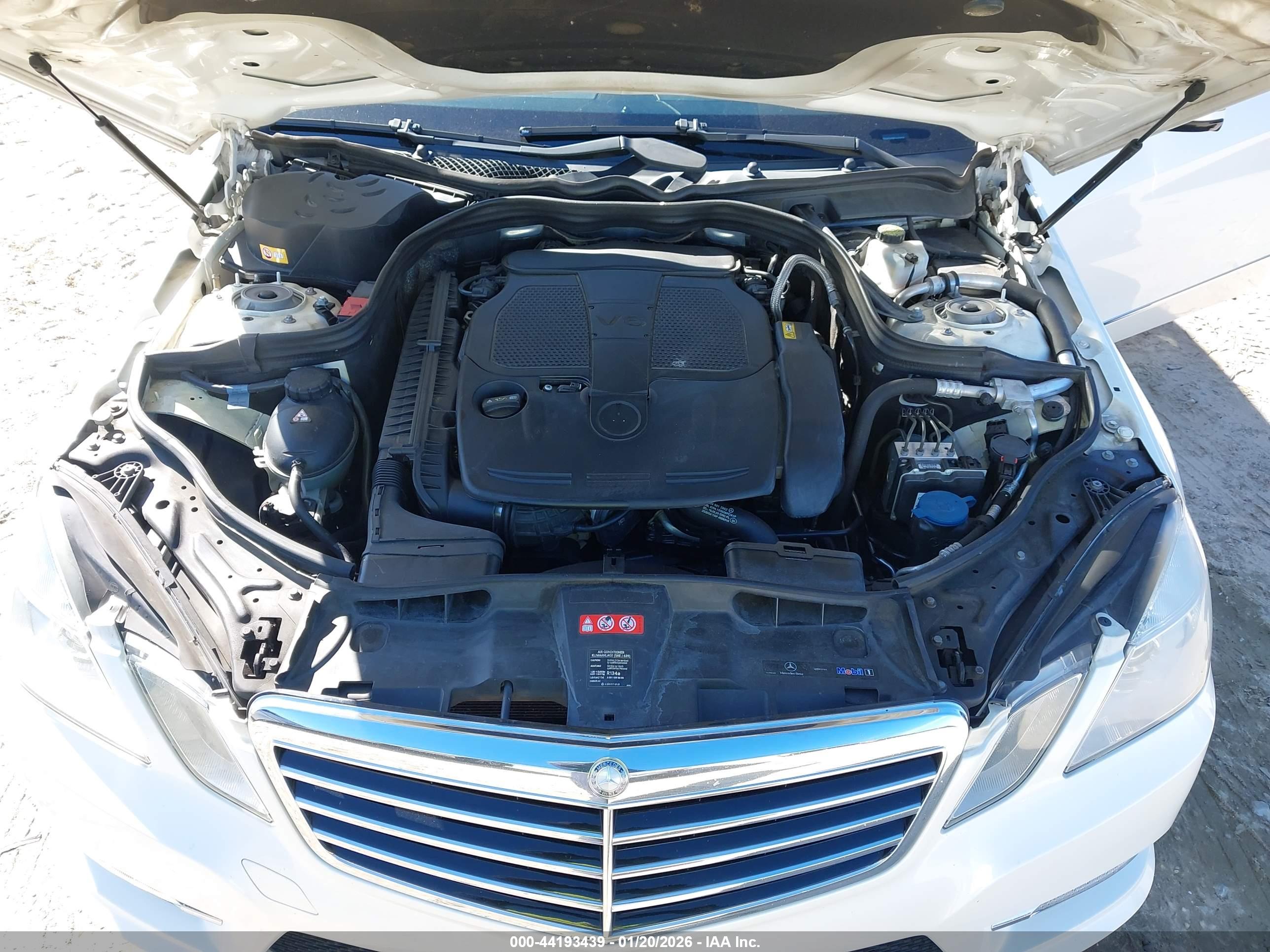 MERCEDES-BENZ E image 10