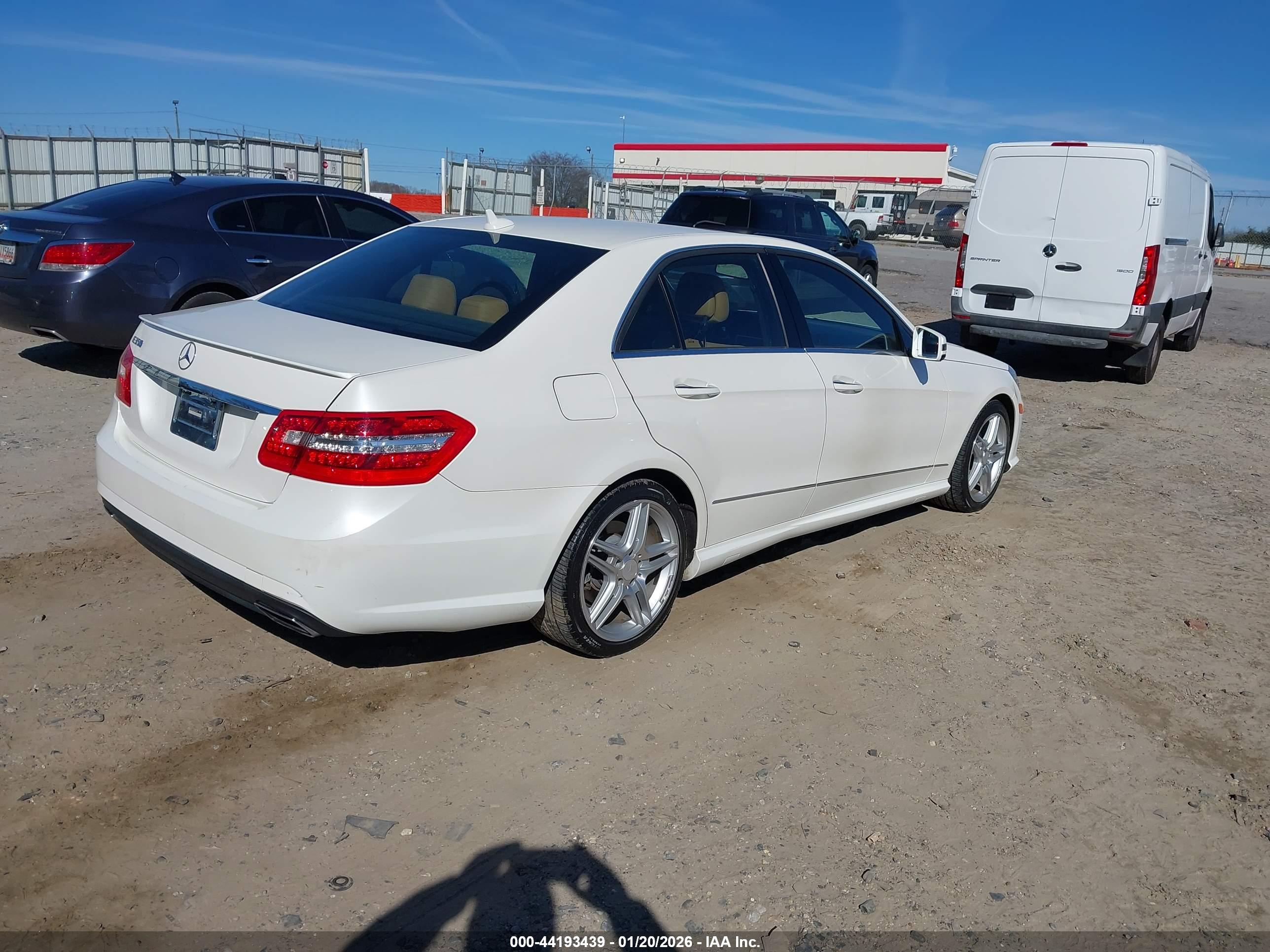 MERCEDES-BENZ E image 4