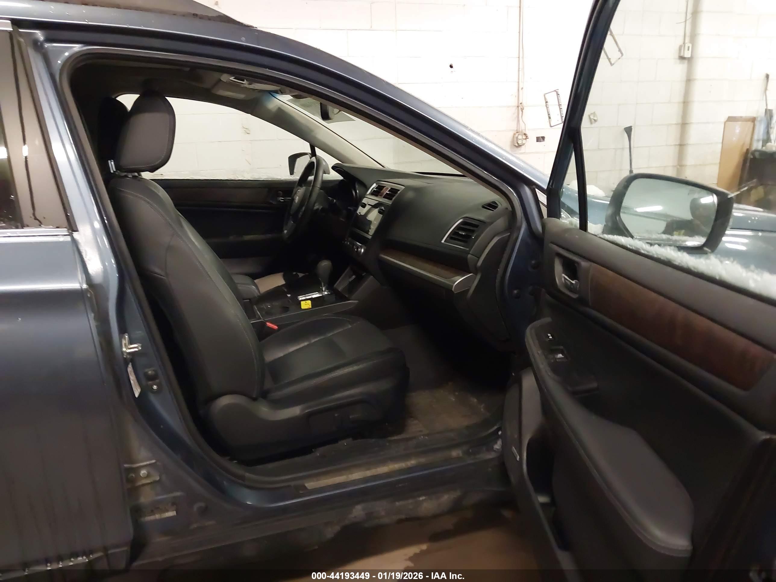 SUBARU OUTBACK image 5