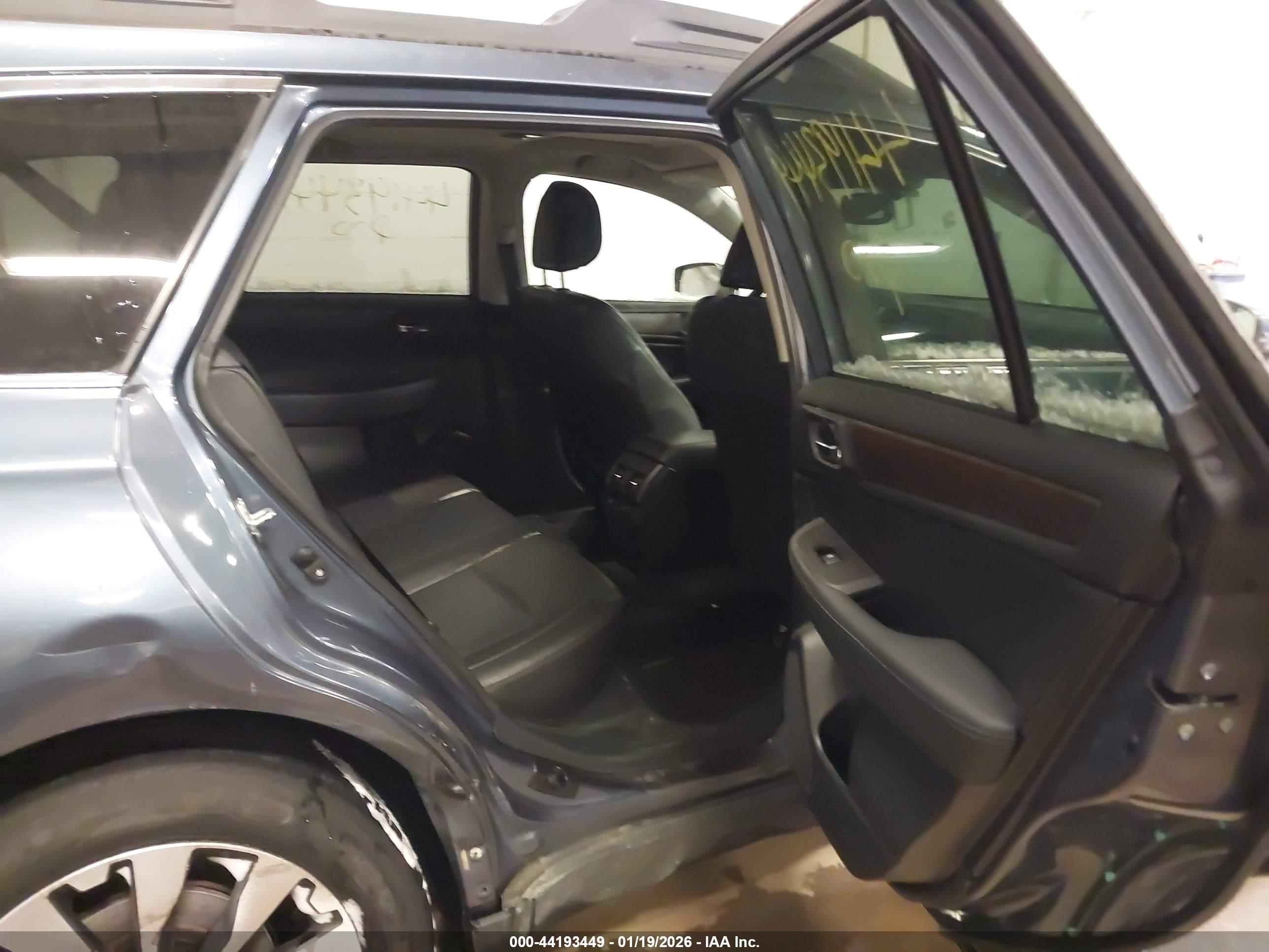 SUBARU OUTBACK image 8